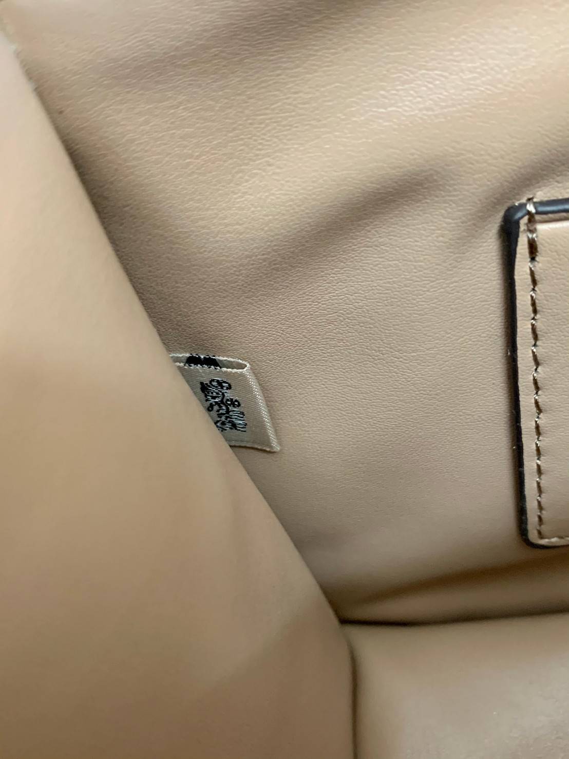 ใบจริงสวยหรูมากๆค่ะ💥 COACH ALIE TOP HANDLE IN SIGNATURE JACQUARD ((C4822)) พร้อมส่งที่ไทยค่ะ! กระเป๋าหิ้ว//สะพายข้าง วัสดุ Jacquard+หนังแท้ได้ลงตัวสวยงามมากๆค่ะ คลาสสิคสุดๆ เปิดปิดกระเป๋าแบบกดล็อค ช่องหลักกางออกได้กว้างสามารถใส่กระเป๋าเงินใบกลางได