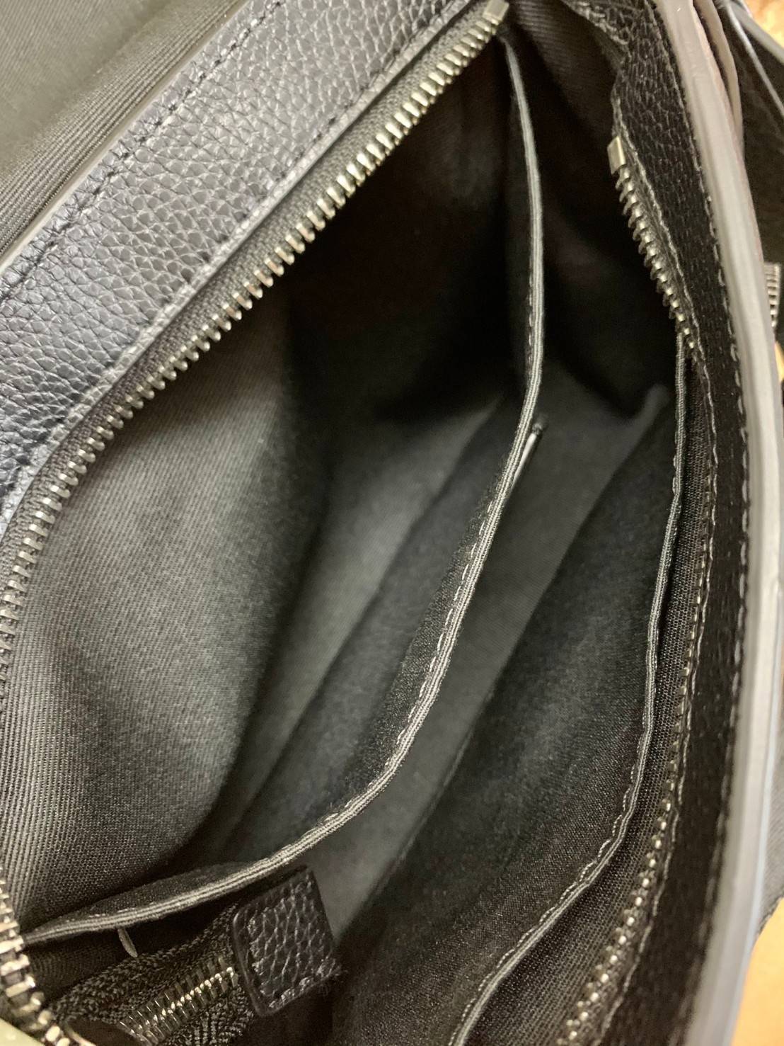 COACH SULLIVAN FLAP CROSSBODY IN SIGNATURE ((C9870)) ความเท๋ ความหล่อ ยกให้รุ่นนี้เลยค่าา พร้อมส่งก่อนใคร! ทรง สวยเก๋ กระเป๋าสะพายแบบครอสบอดี้ร์ของคุณผู้ชายเค้าเลยค่ะ หนังแท้2แบบสวยงาม น่าใช้มากๆ