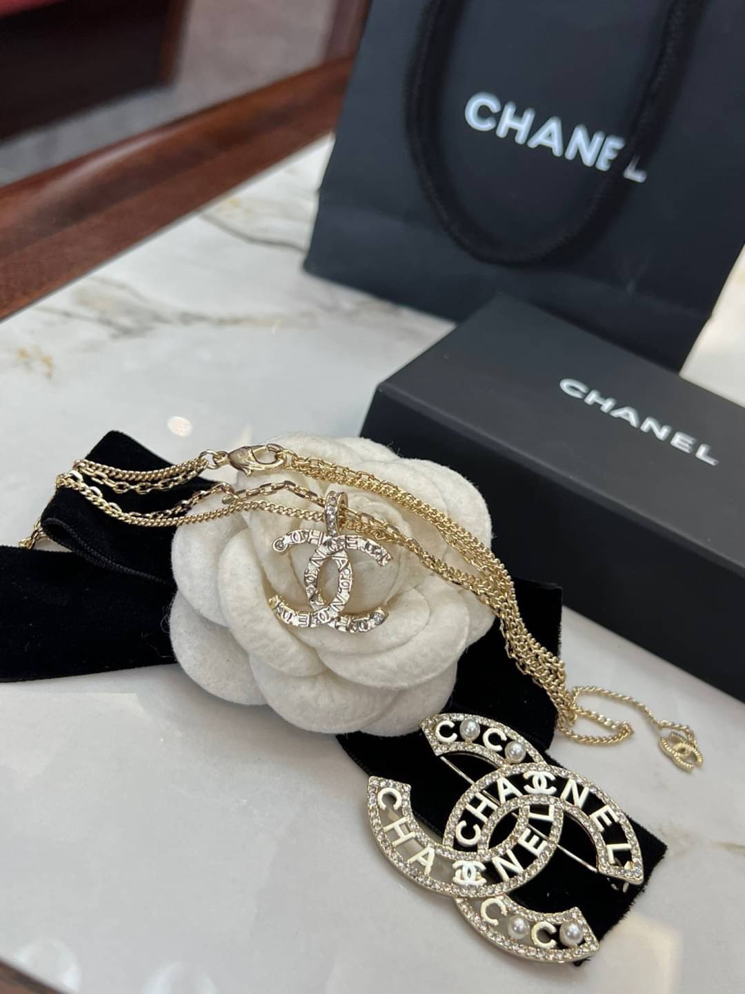 พร้อมส่ง ซื้อ1ได้ถึง2ชิ้น ในเซ็ตเดียว CHANEL JEWELRY SET / Chanel brooch / Chanel necklace ชุดเครื่องประดับครบชุดสุดอลังการ