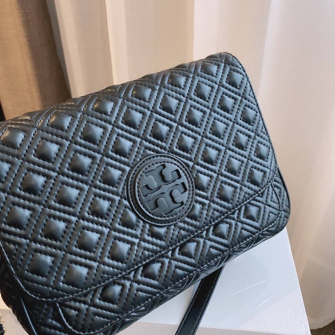TORY BURCH MARION SADDLE BAG กระเป๋าทรง CROSSBODY *หนังแท้ทั้งใบ ตกแต่งลายฉลุ อะไหล่ทอง