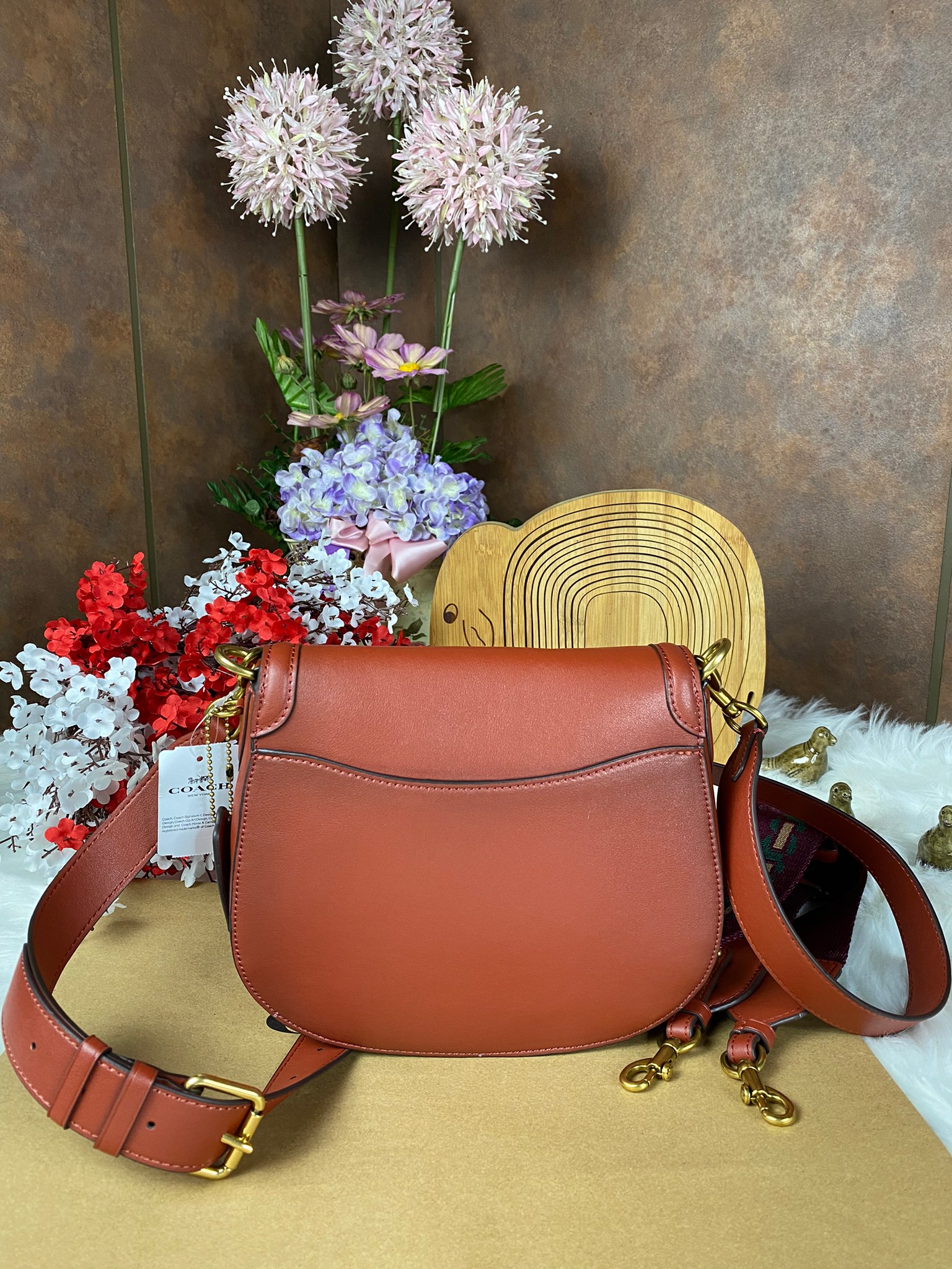 OUTLET 】COACH BEAT SADDLE BAG 10 แบบพร้อมส่ง จุกๆ เลยค่า The best item! ที่สาวๆรอคอย! ฮอตไฟลุก! สีหายาก ละมุนคุณหนู คอลเลคชั่นใหม่ ดีไซน์หรูหรา พิเศษมากๆมาพร้อมสายสะพาย 2 เส้น ใช้คู่กันหรือแยกสะพายก็สวยครบสูตร กระเป๋าสะพายทรง saddle คลาสสิค วัสดุหนัง glov