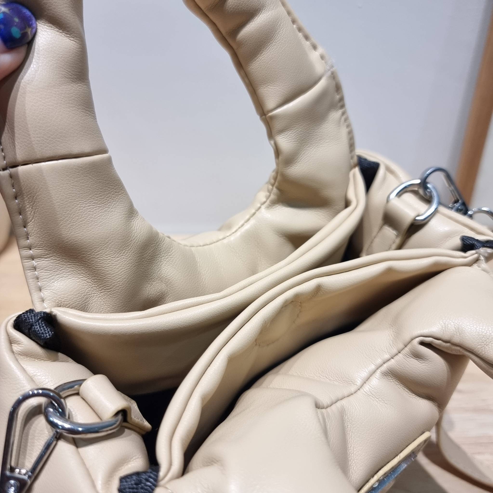 PRADA Small padded Soft nappa-leather bag พร้อมส่ง 4 สี น้องใหม่ล่าสุด กับคอลเลคชั่นที่ทำออกมาตอบโจทย์ได้ทุกไลฟ์สไตล์