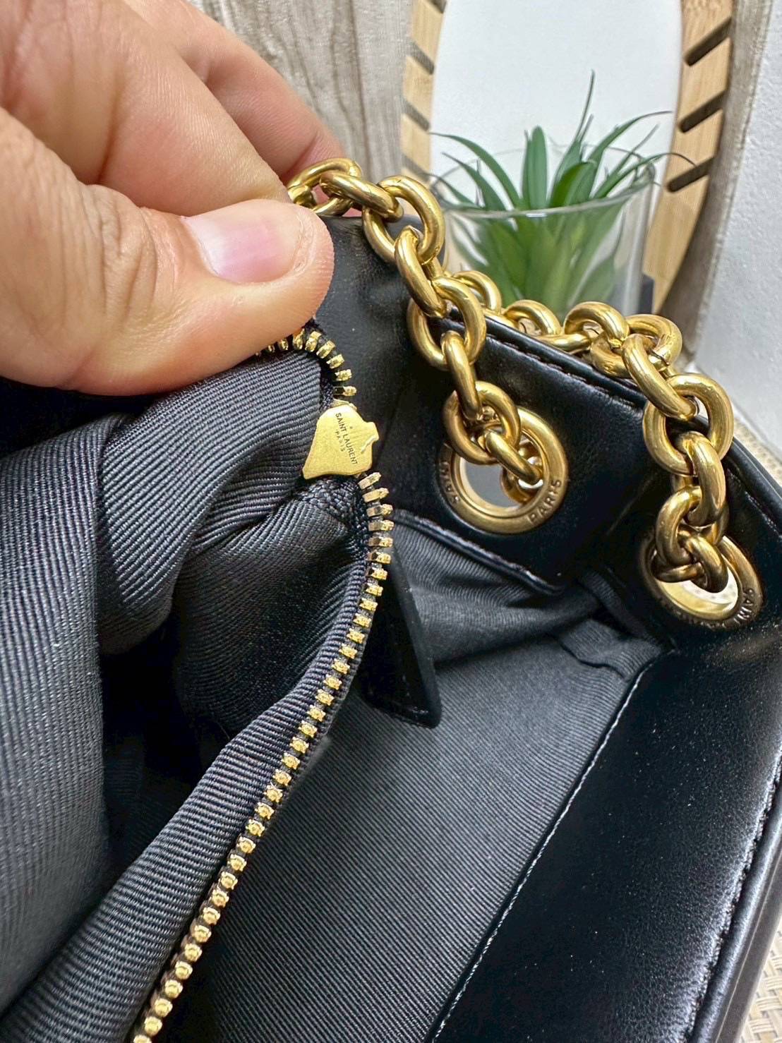 ORI หนังแท้ | YSL JAMIE 4.3 medium Bag 35cm กระเป๋าสะพายใบใหญ่ เรียบหรู ดูปัง ดูแพง สีดำคลาสสิคตัดกับอะไหล่สีทองได้อย่างลงตัว ภายในโล่งกว้าง จุของได้แบบเต็มที่