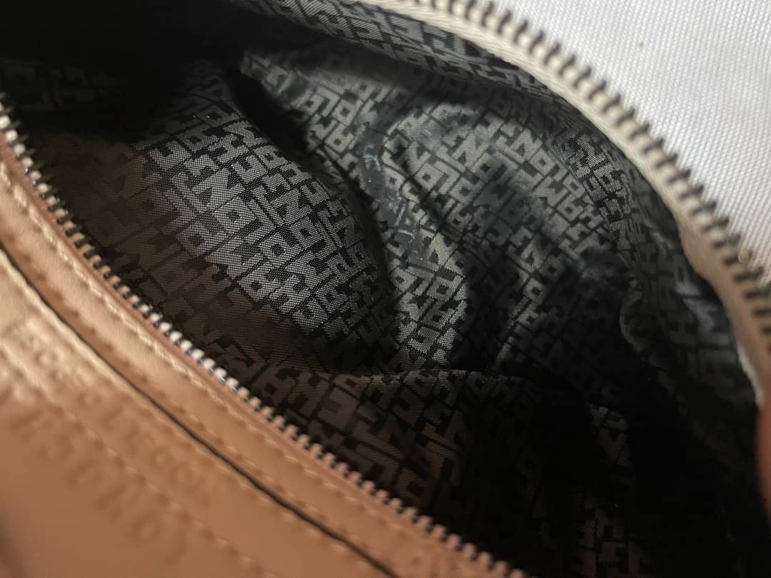 Longchamp Le Pliage Cuir Crossbody Bag อีกหนึ่งคอลเลคชั่น Le Pliage Cuir หนึ่งในตระกูลกระเป๋าสุดไอคอนิก