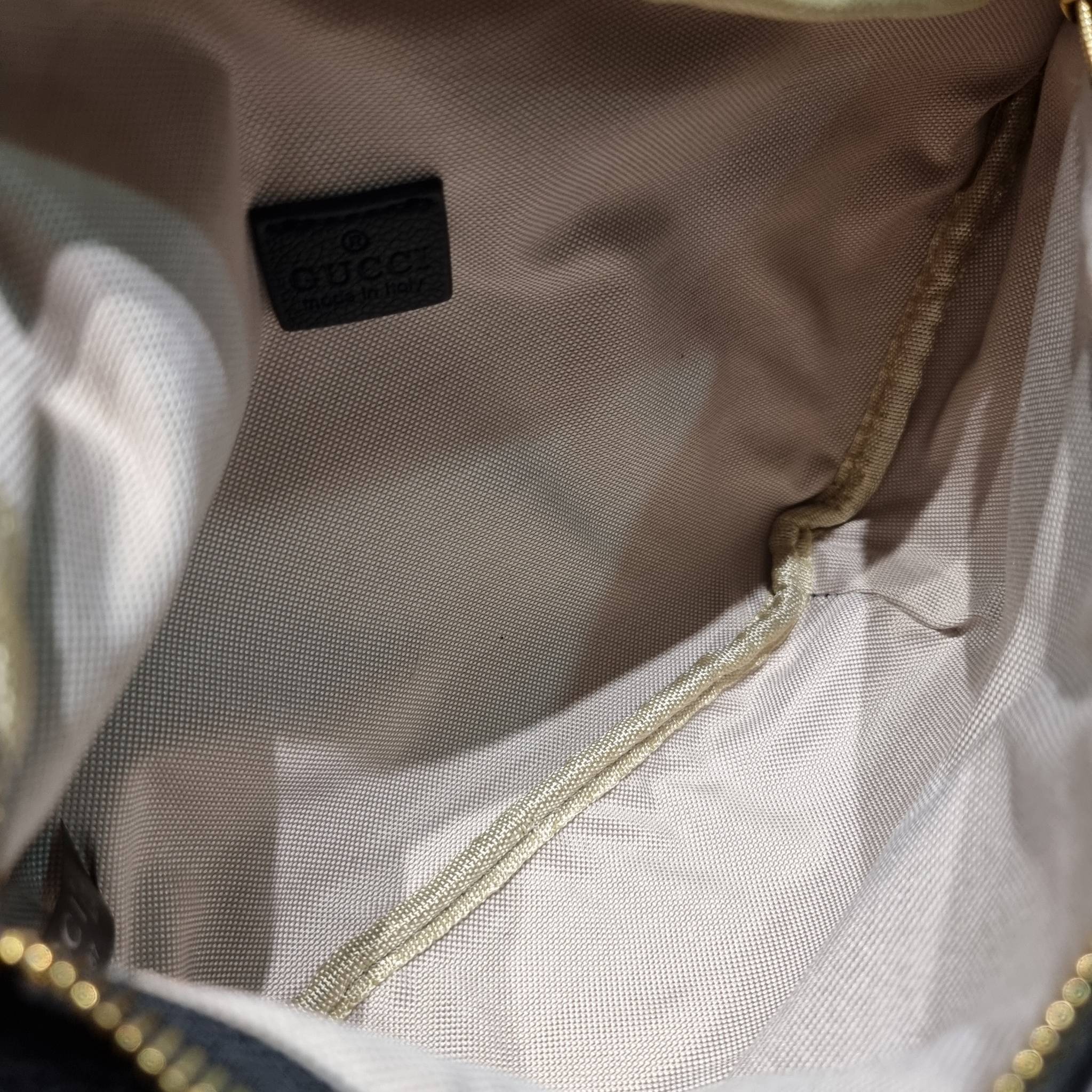 GUCCI Print Logo Belt Bag / GG LEATHER BELT BAG ไอเท็มยอดฮิต ขึ้นแท่น best seller กับกระเป๋าคาดอก ไซส์ใหญ่จุได้คุ้มค่า รูปทรงคลาสสิค พกพาง่าย ดีไซน์ลวดลายเอกลักษณ์ที่เป็นกิมมิค สายสะพายปรับได้ตามชอบ