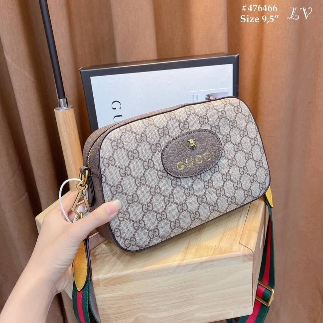 GUCCI Neo Vintage GG Supreme messenger bag กระเป๋าสะพายรุ่น unisex ใช้ได้ทั้งชายหญิง วัสดุแคนวาสอย่างดี จุของได้เยอะ ใช้เป็น every ได้เลย