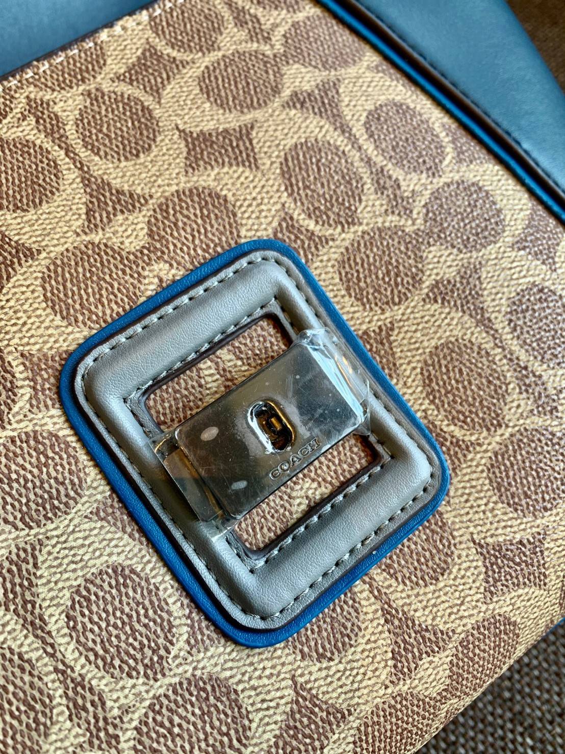 COACH COURIER CARRYALL 23 IN COLORBLOCK SIGNATURE CANVAS พร้อมส่ง 7 แบบ พร้อมส่ง ลุคดูไฮสุดๆค่ะ! กระเป๋าสะพายหนังหรูหราและคลาสสิค หนังแท้ชั้นดีที่สุด น้ำหนักเบา หนังสวยมากก สัมผัสแล้วหลงรักแน่นอนจ้าา😘