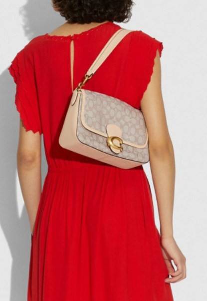 สวย คลาสสิคมากๆจ้าา COACH SOFT TABBY EUROPEAN CLASSIC UPGRADE PORTABLE BAG((C4821)) พร้อมส่งทันทีค่ะ สินค้าออกใหม่!! กระเป๋าหิ้ว//สะพายข้างได้ สุดคุ้ม! วัสดุ jacquard+หนังแท้ ได้สวยงาม คลาสสิคมากๆค่ะ น้ำหนักเบา เปิดปิดแบบกระดุมแม่เหล็กเป็นอะไหล่โลโก้แบรนด