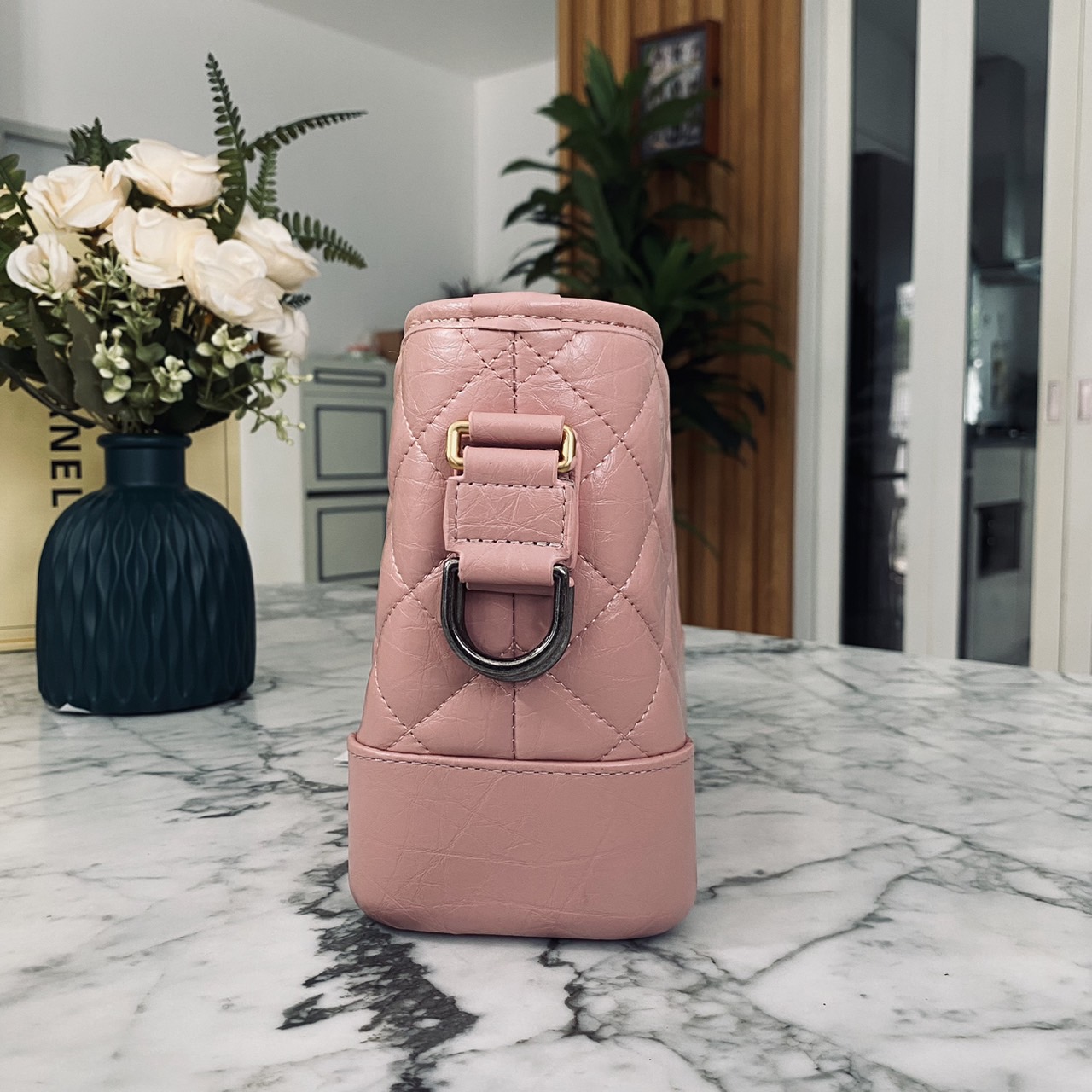 CHANEL Gabrielle Bag กระเป๋าสะพายซิกเนเจอร์สวยคลาสสิค สีชมพูพาสเทล ดีไซน์ไม่เหมือนใคร เป็นเอกลักษณ์ ใช้งานได้หลากหลาย สะพายได้ไม่ซ้ำ