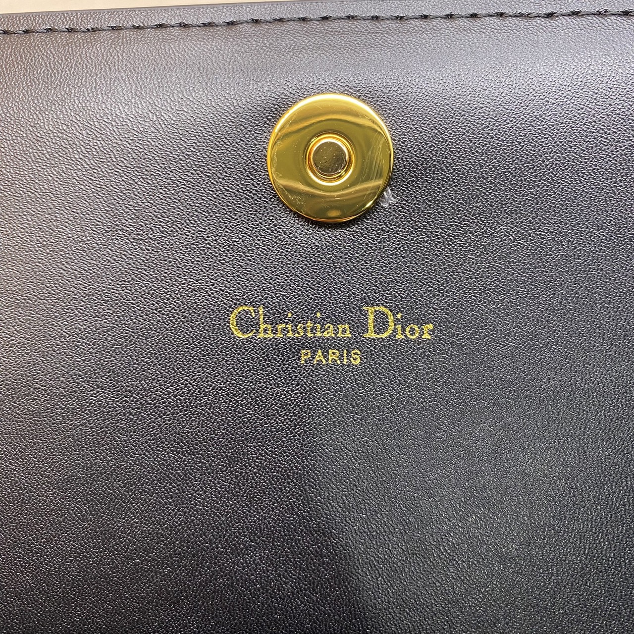 CD SIGNATURE MINI BAG Black Calfskin with Embossed / DIOR Clutch Bag พร้อมส่ง กระเป๋าสะพายทรงคลัท New for Winter 2023 คอลผู้ดี สวยหรู โดดเด่น ราคาสุดคุ้มพร้อมอุปกรณ์ครบ ไม่อยากให้พลาดน้า