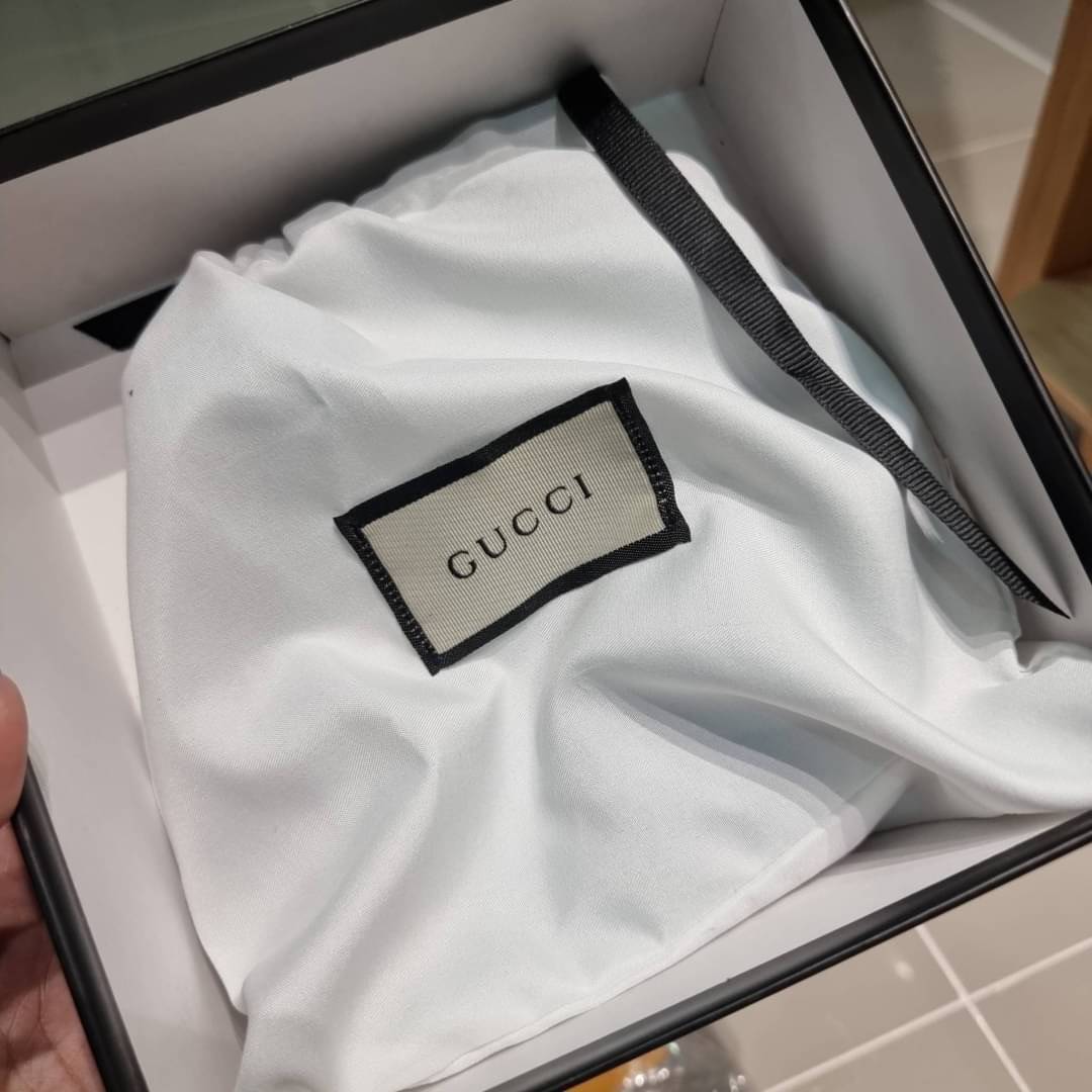 GUCCI BELT / GG belt 2cm เข็มขัดสีดำสุดคลาสสิค เรียบง่าย ผู้ดี เป็นซิกเนเจอร์ ด้วยดีไซน์ double buckle อะไหล่สีทองวินเทจ ทำให้ใช้งานเป็น everyday use ได้เลย วัสดุหนังสวย พร้อมออริจินัล box ที่สุดของการคอมพลีทลุทด้วยเข็มขัดเส้นนี้เส้นเดียวได้เลย แนะนำจ้า