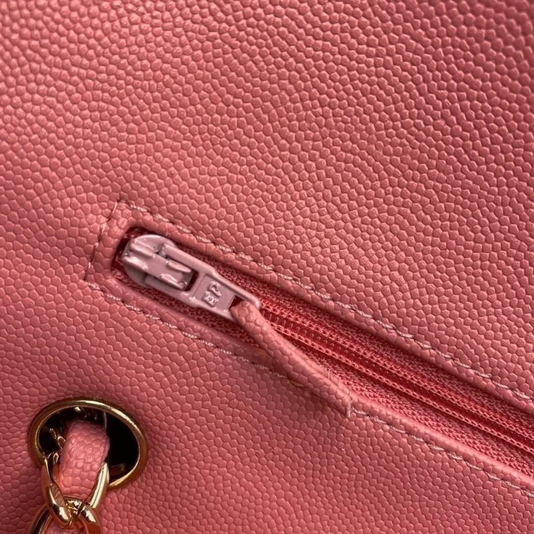 หนังแท้ CHANEL Classic Caviar 25cm กระเป๋าสะพายคลาสสิก หนังแกะและโลหะสีทอง ภาพสินค้าถ่ายจากงานขายจริง ใช้งานต่างประเทศได้