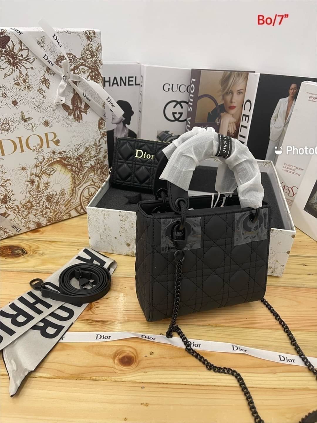 DIOR SET BAG / DIOR CD LADY BAG / CD LIMITED EDITION GIFT BOX WITH GOLD STAR BOUTIQUE SET พร้อมเสิร์ฟครบชุด น่ารักมากค่ะ ดีไซน์เรียบง่าย แต่แฝงไปด้วยความหรูหรา ทรงกล่องคลาสสิค