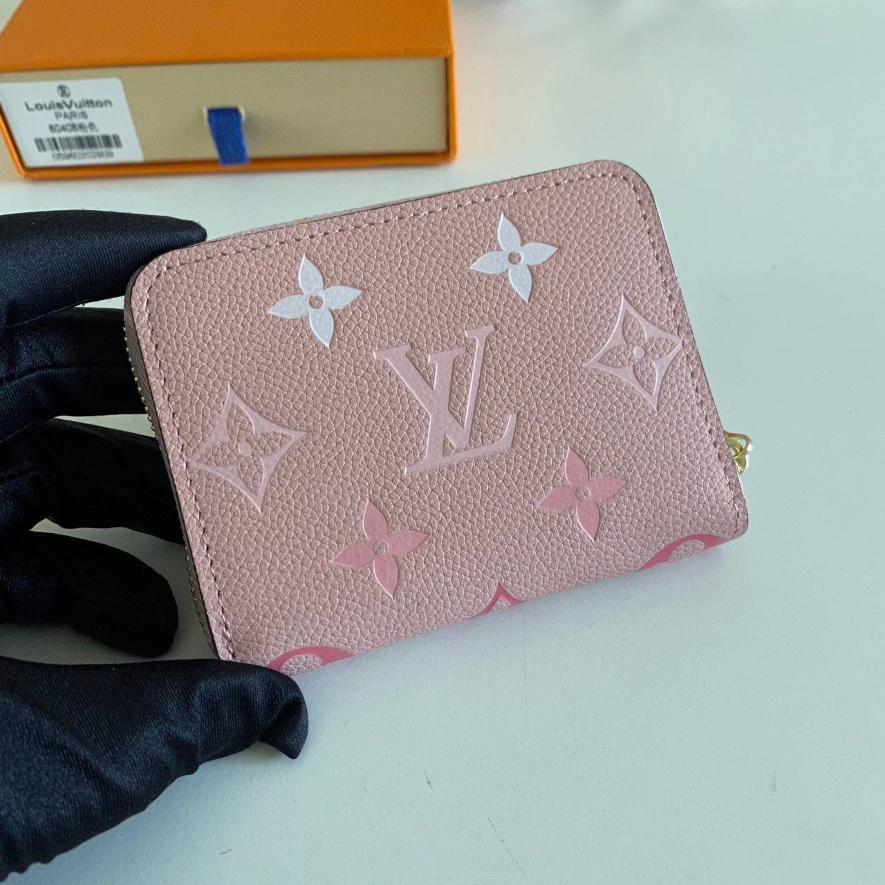 พรีเมี่ยมกิ๊ฟแท้ 100% 】Louis Vuitton wallet zippy หนังแท้ กระเป๋าซิปใบสั้น ใบเล็กน่ารัก พกพาสะดวก ด้านในมีช่องใส่บัตร ใส่แบงค์ มีช่องซิปใสเหรียญ น่ารักสุดๆ