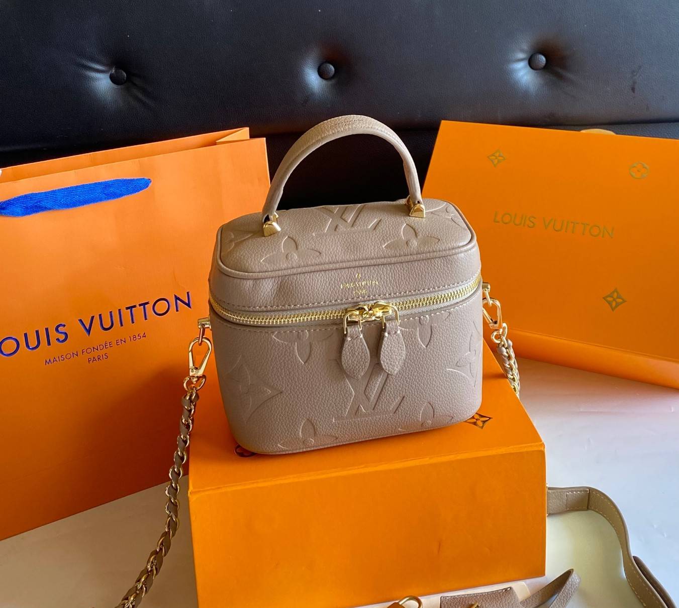 พรีเมี่ยมกิ๊ฟแท้ 100% 】VIPgift LOUIS VUITTON VANITY PM งานหนังแท้ รูปทรงหรูหราทันสมัย
