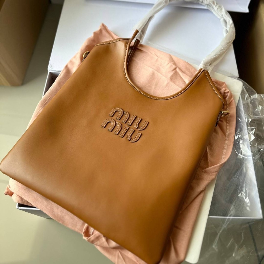 MIU MIU IVY leather bag / MIU MIU Tote Bag กระเป๋าถือสะพาย เกรดออริ ท็อป vip 1:1 เกรดงานปราณีตละเอียด หนังแท้อย่างดี เกรดดีสุด ใช้งานต่างประเทศได้