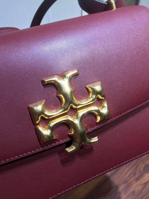 Tory Burch 75003 Eleanor Medium Convertible Shoulder Bag พร้อมส่งที่ไทย อีกรุ่นที่น่าครอบครองมากๆค่ะ กระเป๋าสะพายข้างและทบสายเป็นคล้องไหล่ได้ หนังแท้ชั้นดี ใช้ได้กับทุกๆโอกาส ห้ามพลาด ก่อนหมดนะคะ!!