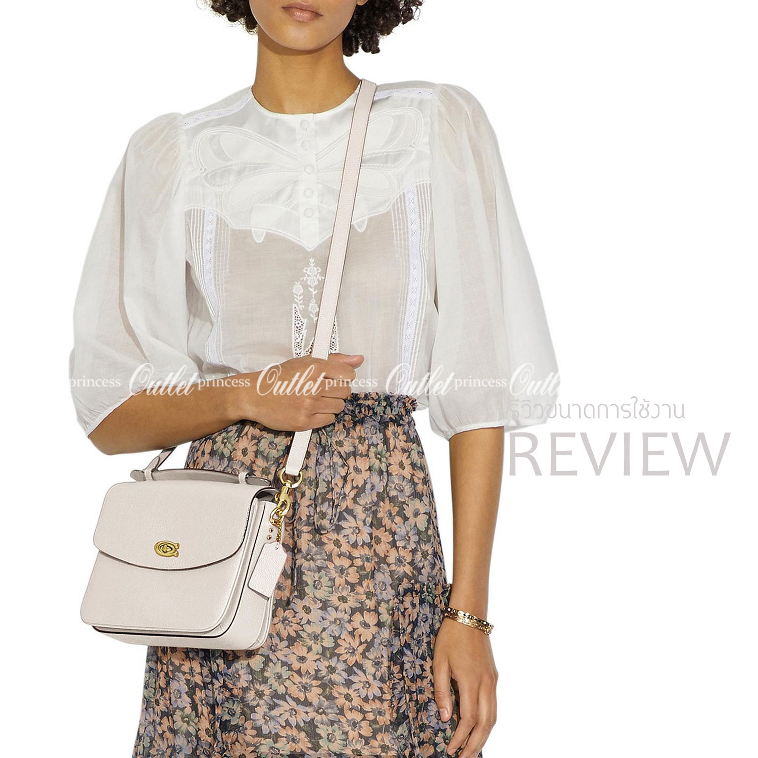 3สาย Coach 89089 Cassie Crossbody 19 In Signature Canvas เรียบหรู ดูดี ต้องไอเท็มนี้เลยจ้า กระเป๋าถือ/สะพายข้าง สุดพิเศษ!! มีสายมาให้ถึง 3 แบบ!! สลับใช้แมทช์ตามสไตล์ได้เลย วัสดุหนังแคนวาสสลับหนังเรียบ เปิด-ปิดด้วยตัวบิดล็อค ภายในแบ่งสัดส่วนอย่างดี ใส่ของไ