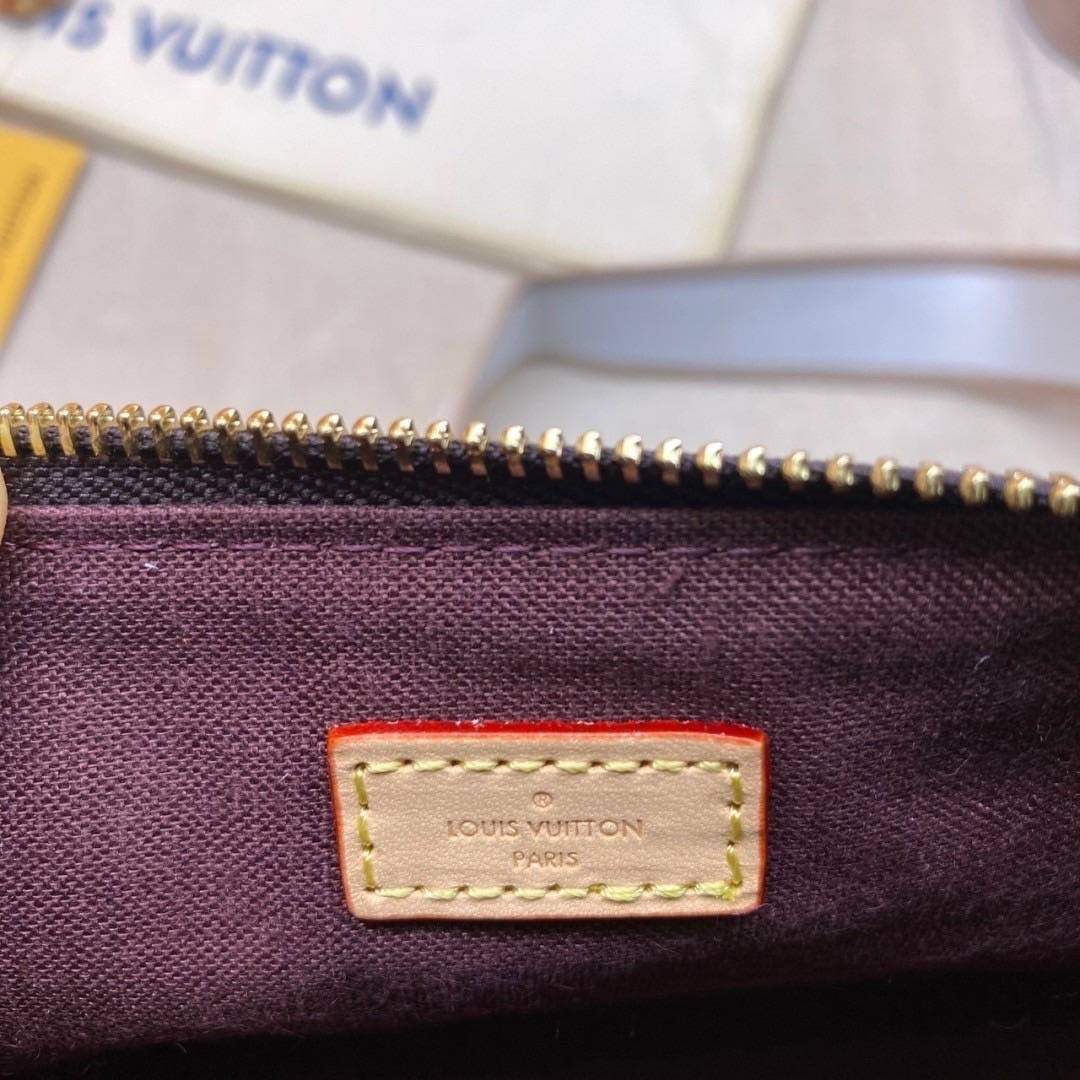 ORI | LV Vivacite bag กระเป๋าสะพายมัลติ สายหนังครอสบอดี้ สะดวกใช้มากๆตรงด้านหน้า ดีไซน์แบ่งเป็นกระเป๋าเล็กไว้ให้เก็บของจุกจิก สวยหรูดูแพง