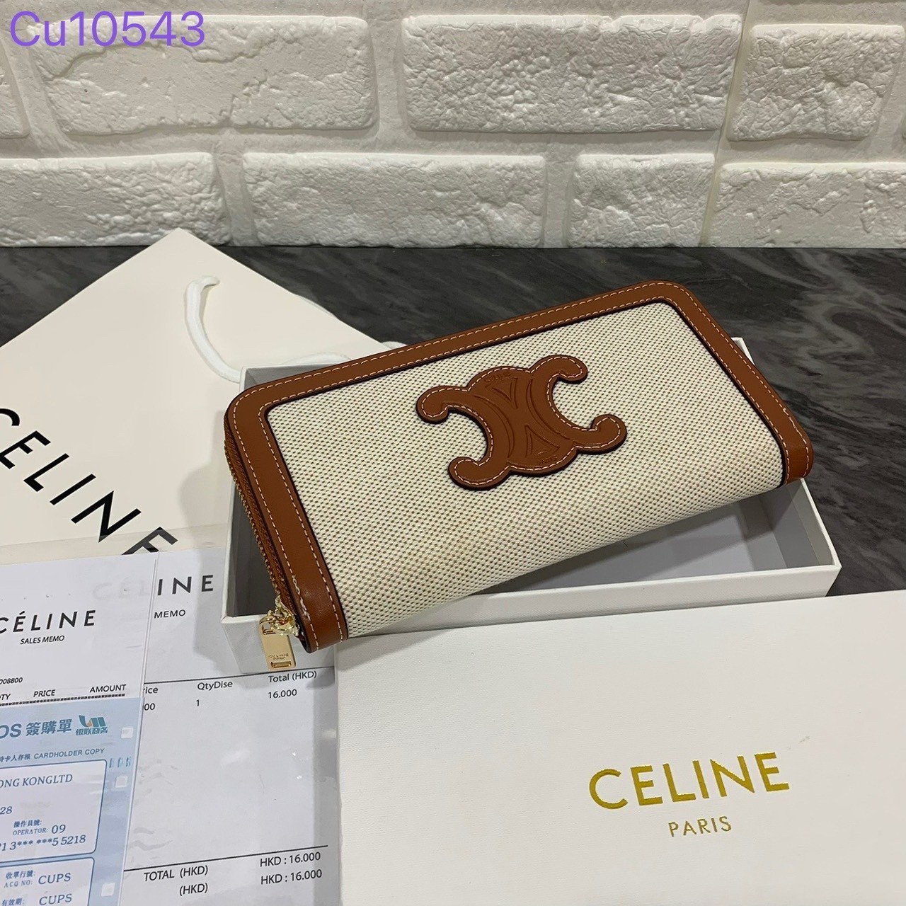 CELINE SHORT WALLET / CELINE LONG WALLET กระเป๋าสตางค์ซีลีน แบบสั้นและยาว พร้อมส่ง!! สวยหรูอยู่ทรงมีโลโก้ด้านหน้าภายในมีช่องแบ่งหลายช่อง มีช่องใส่บัตรหลายช่อง ไอเท็มแนะนำในราคาสุดคุ้ม นาทีนี้ห้ามพลาดค่ะ!