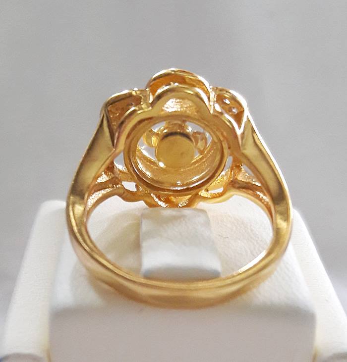 แหวนกังหัน4ใบ รุ่นดอกไม้ เสริมดวงเนื้อทองเหลืองชุบทองประดับเพชรค่ะ