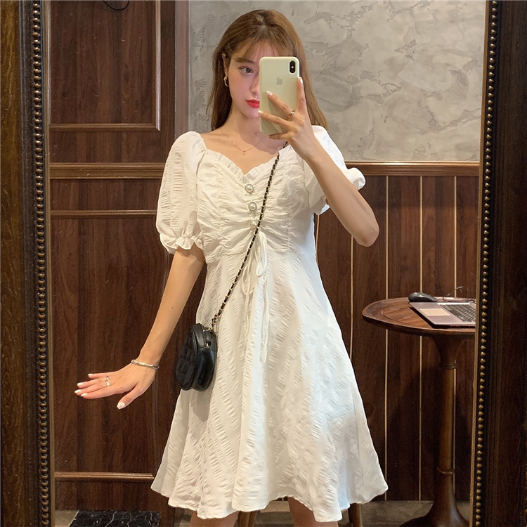 พร้อมส่ง 🧚 White belle dress เดรสแขนสั้นแต่งกระดุมมุก (IN30588)