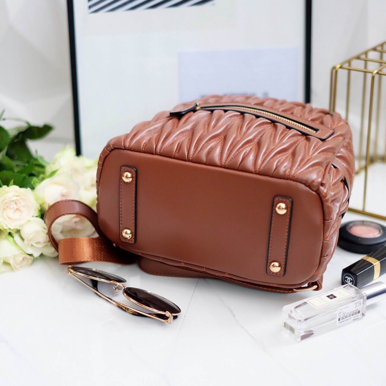 KEEP ' Paris ' backpack 🎒👟 เป้ หนังแกะแท้ ระดับตำนาน ที่ครองใจสาวๆ เป็นอันดับหนึ่ง งานดี งานคุ้ม ต้องใบนี้เลย =>> กระเป๋า หนังแกะแท้เนื้อดี งาน handmade เย็บแบบฝีมือต่อฝีมือ เพิ่อให้ได้ใบนี้ =>> ตัวกระเป๋าน้ำหนักเบา ด