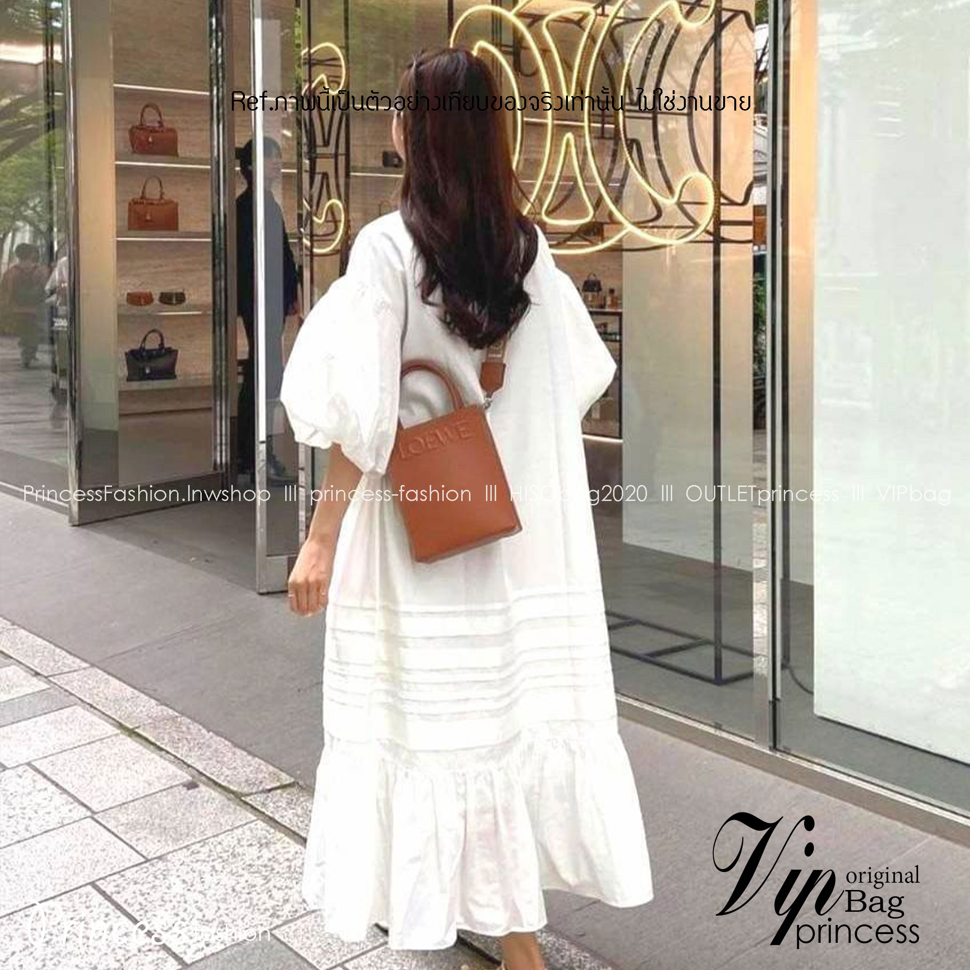 LOEWE Tote Leather Bag พร้อมส่ง กระเป๋าทรงโท้ทหนังเรียบสวยอยู่ทรงด้านหน้ามีโลโก้แบรนด์ หูจับแข็งแรงมาพร้อมสายสะพายหนังเรียบยาวปรับระดับได้จะถือหรือสะพายไหล่สะพายเฉียงก็ดูดี