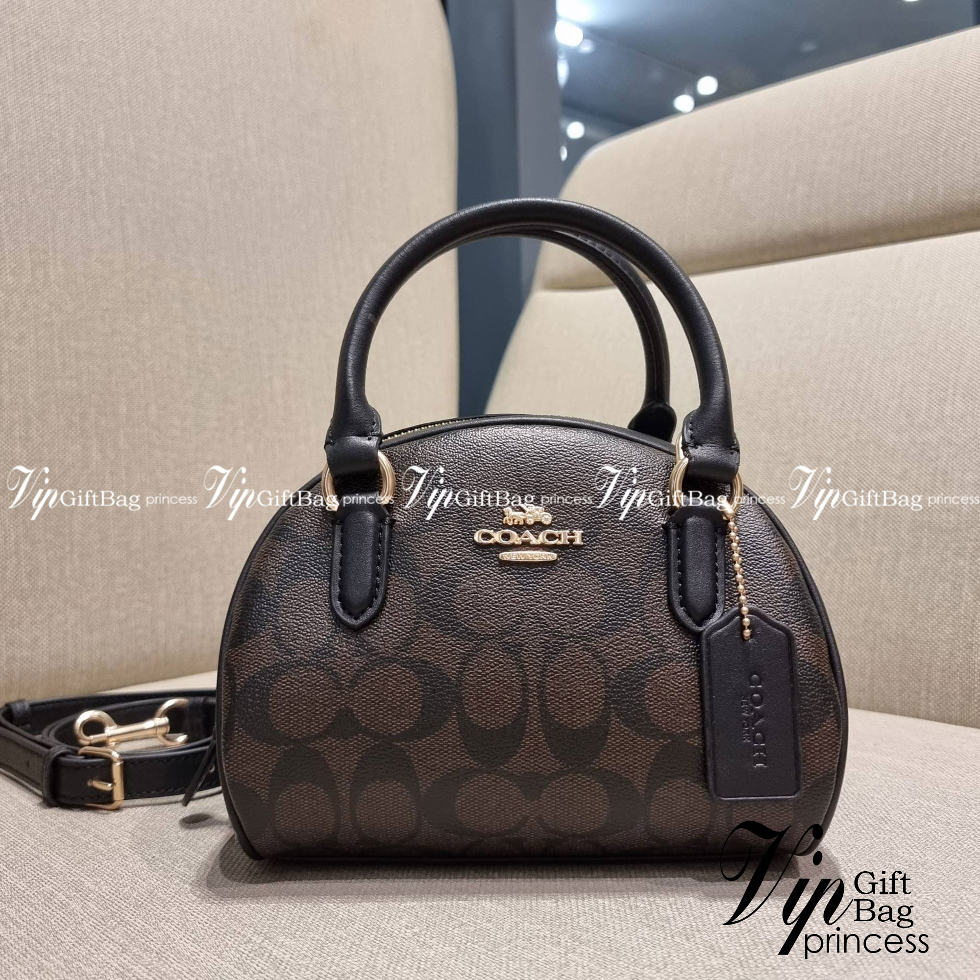 COACH SYDNEY SATCHEL BAG CA202 CA591 CB596 ใหม่ล่าสุด กับคอลที่สาวๆต้องหลงรัก กระเป๋าสะพายทรง satchel ที่มีรูปทรงดึงดูดสายตา สวยแรกเห็น วัสดุหนัง crossgrain พร้อมหูจับในตัว เปิด-ปิดด้วยซิป ภายในโล่งกว้าง ขนาดกำลังดี มีสายครอสให้ ปรับได้ตามชอบ ใบจริงลูกคุณ