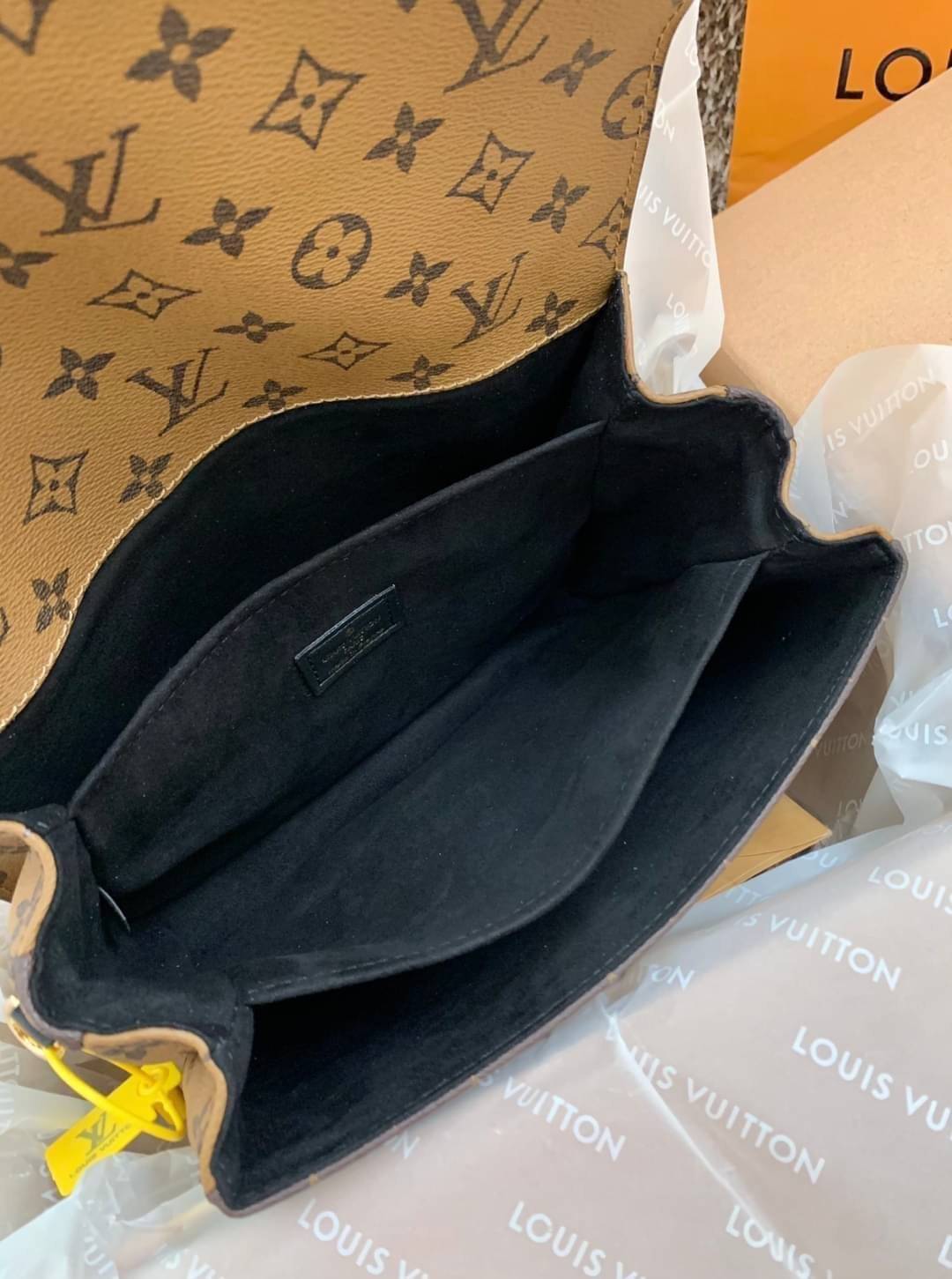 LV Pochette Métis ไอเท็มนำแฟชั่นที่น่าดึงดูดใจอย่างยิ่ง กระเป๋าที่มีรูปลักษณ์ทรงกะทัดรัดและใช้งานได้สะดวก หนังแท้แคนวาสอย่างดีเลยค่ะ ลาย Monogramอัญเป็นเอกลักษณ์ของแบรนด์