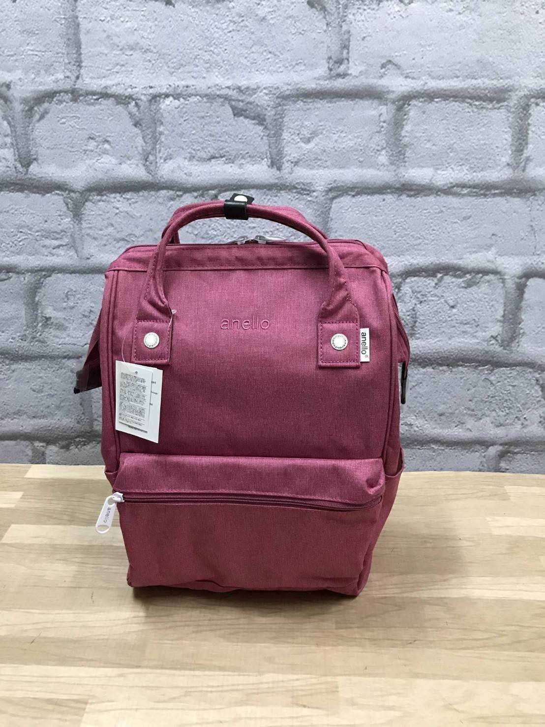 Anello Mottled Polyester Mini Backpack เป้แบรนด์ดังแห่งปี วัสดุ poleyester canvas เนื้อผ้าเรียบหรู และทันสมัย ดีเทลคล้ายรุ่น original ต่างตรงที่ด้านหน้าเป็นงานปักโลโก้สวยงาม และหัวซิป สกรีนโลโก้แบรนด์สีสันเข้ากับตัวกระเป๋า รุ่นชน shop มีหลากสีให้เลือกสรรค