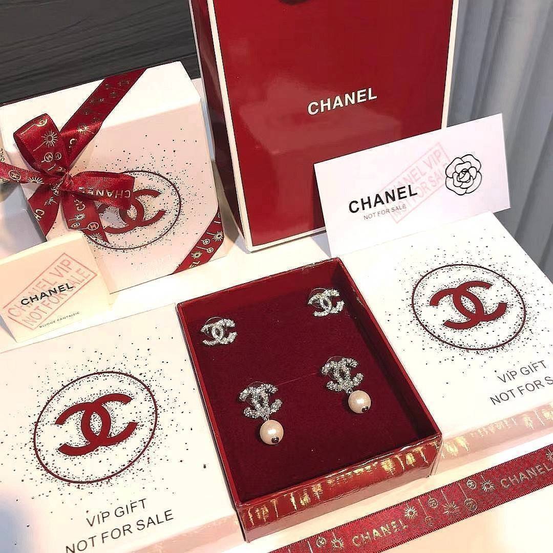 พรีเมี่ยมกิ๊ฟแท้ 100% 】CHANEL DOUBLE EARRING VIP GIFT WITH PURCHASE ORIGINAL PACKAGE (GWP) ชุดกิ๊ฟเซทของกำนัลสุดเลอค่าจากการแลกคะแนนสะสมสำหรับลูกค้า VIP CHANEL PARFUMS ไอเท็มหายากชวนสะสมมาเป็นชุดให้ถึง2แบบ2สไตล์สลับใช้ ดีไซน์สวยหรูเลอค่าสุดคลาสสิค