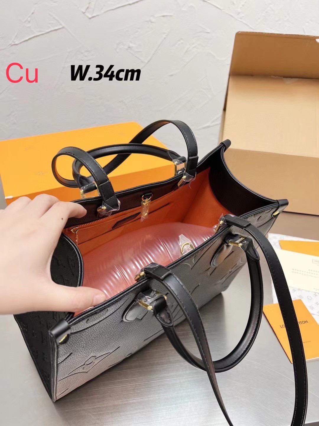 พร้อมส่ง 3 ไซส์ 💖💖 LV OnTheGo Leather Handbag / LV Tote Crossbody Bag กระเป๋าทรงโท้ทเวอร์ชั่นดั้งเดิม งานหนังเต็มใบสีดำคลาสสิค ผู้ดี หรูหรา โทนสีใช้งานง่าย ได้ทุกลุค ทุกสไตล์