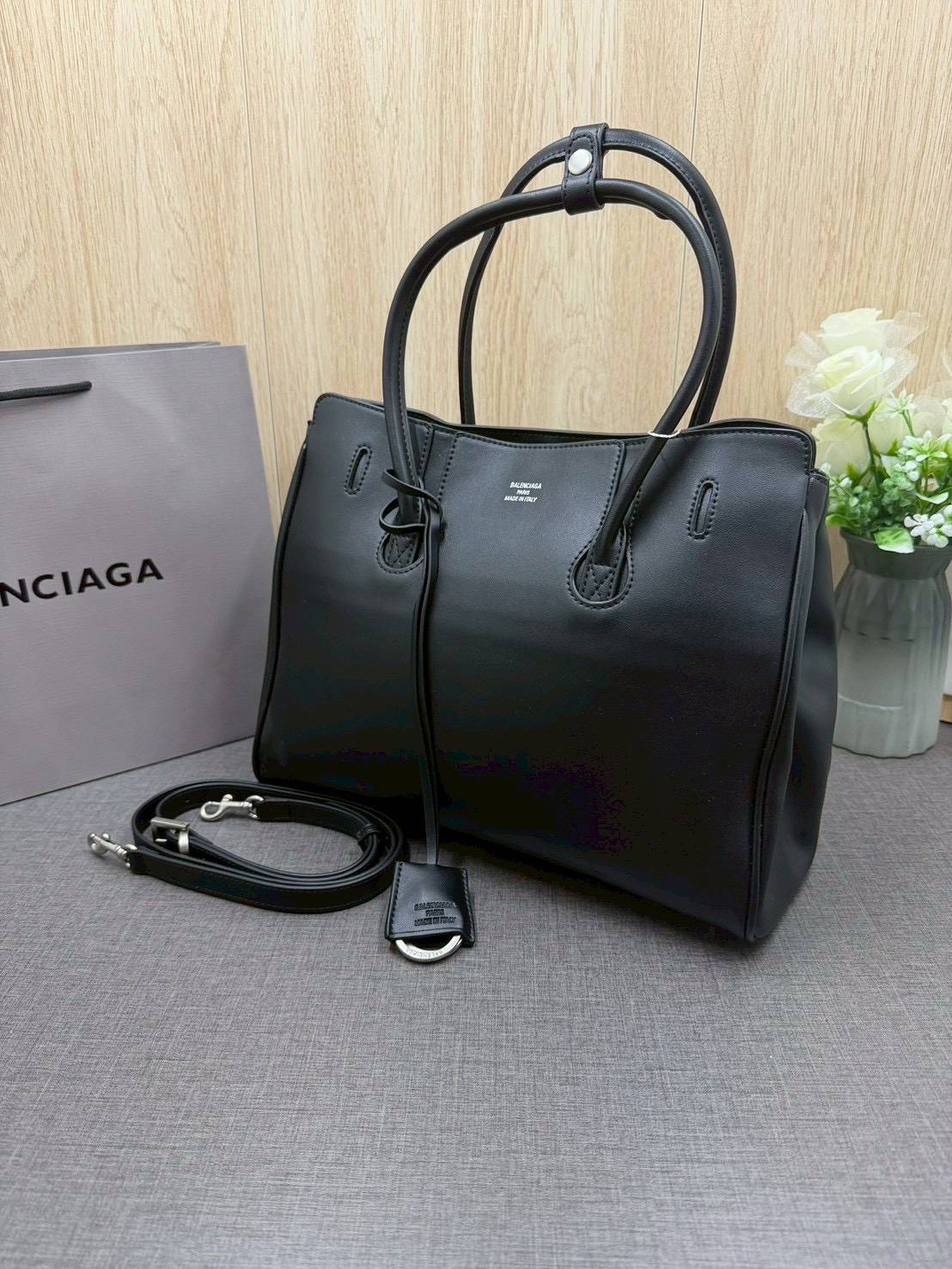ORI หนังแท้ | Balenciaga Carry All Hampton Bag / Balenciaga Tote Bag 33cm กระเป๋าสะพายทรงโท้ท ภายในโล่งกว้าง ดีไซน์เรียบง่าย เรียบหรู