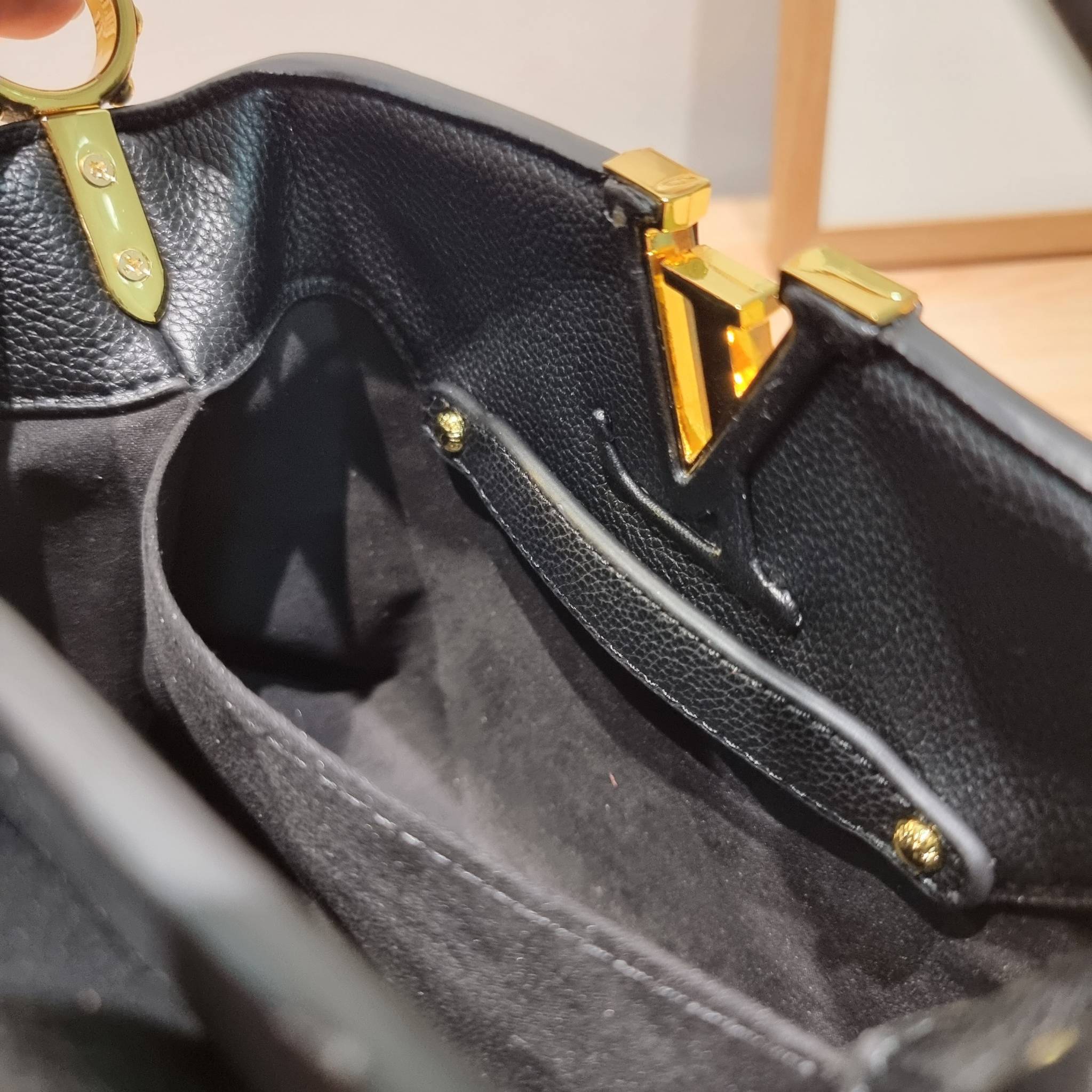 LV capucines mini top handle ที่สุดของความสวยในราคาเบาๆ กระเป๋าถือสุดหรู ดีไซน์ทรงคลาสสิค ที่รอบนี้มาในไซส์มินิ ดีงามม้ากกกก!!