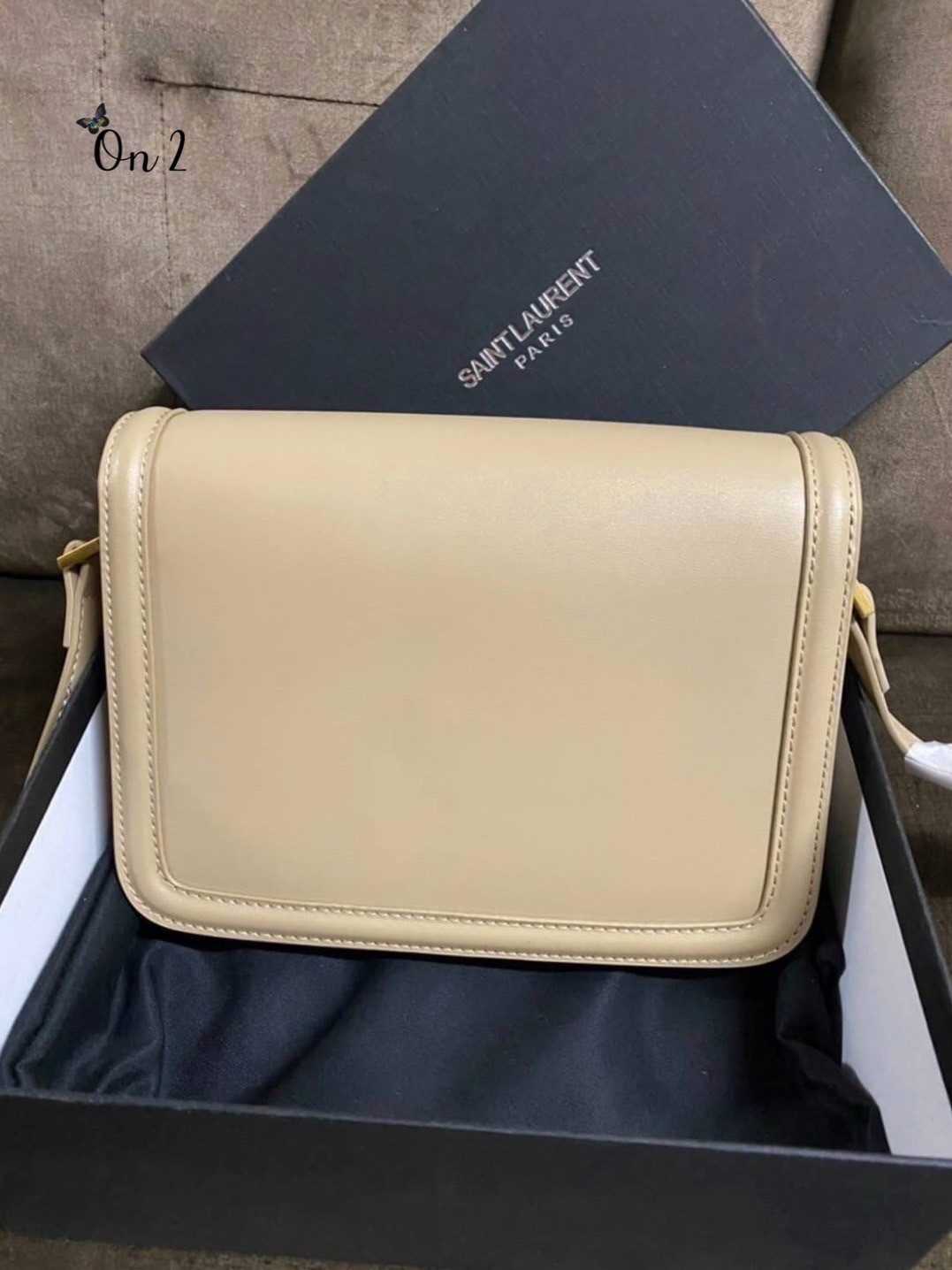 ไอเท็มขึ้นแท่น the best seller!! YSL SOLFERINO SATCHEL LEATHER / YSL crossbody bag กระเป๋าสะพายข้าง โลโก้โดดเด่น ดีเทลดูแพงด้วยตัวล็อค ใช้งานง่าย แน่นหนา งานหนังสวยเต็มใบ ภายในเป็นช่องโล่ง ใส่ของสำคัญได้เลยสบายๆ สายสะพายครอส ปรับใช้ได้ตามตัว ใบจริงสวยคม ร