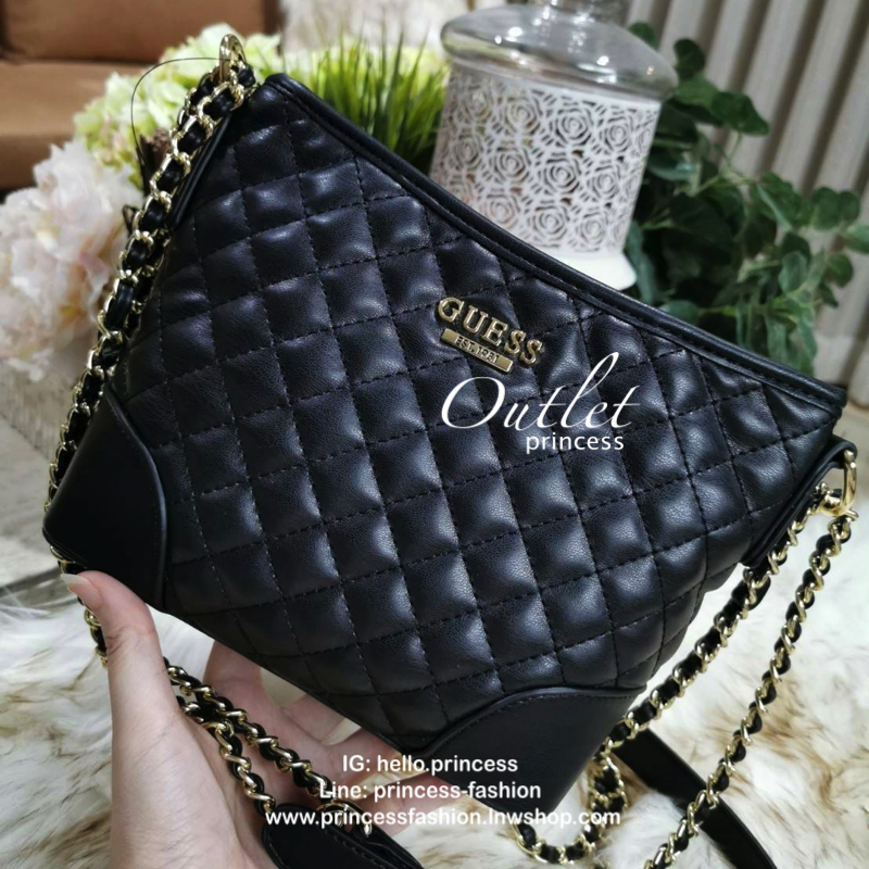 Guess Woman Factory Crossbody Bag กระเป๋าสะพายรุ่นใหม่ดีไซน์สวยหรูคลาสสิคจาก GUESS FACTORY วัสดุหนังเเกะสังเคราะห์เนื้อหนานิ่มลายตาราง เปิดปิดด้วยซิปสะดวกใช้ ด้านหน้ามีโลโก้ ภายในมีโลโก้ช่องใส่ของ และช่องซิป ใส่กระเป๋าสตางค์ใบยาว ของใช้ได้จุ มาพร้อมสายสะพ