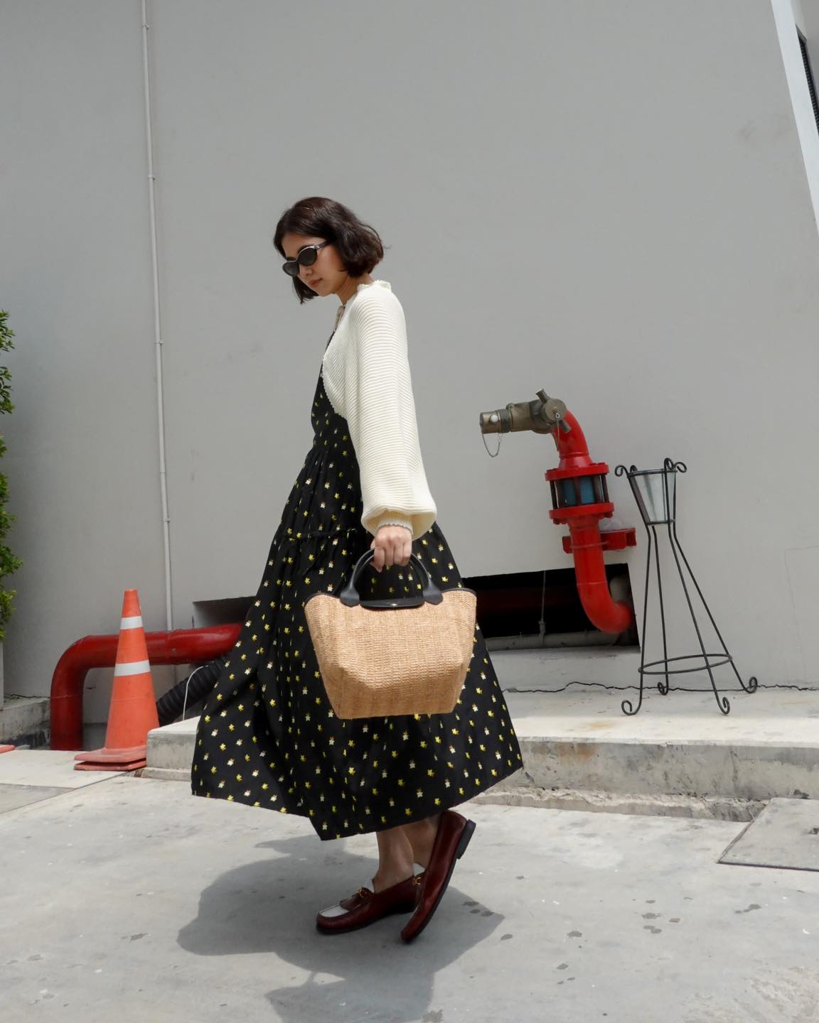 LONGCHAMP LE PLIAGE COLLECTION PAILLE TOP HANDLE BAG มี 3 ขนาด XS/S/M กระเป๋าถือหรือสะพาย งานสาน raffia ปากกระเป๋าตัดด้วยหนังสีดำ ลุคช์สุดเท่ของเหล่า Celebrities กับกระเป๋าปิคนิกสุดฮิตจาก Longchamp อย่าง Le Pliage Paille (เลอ ปลิยาจ ไพล์) ถือเป็นกระเป๋าที