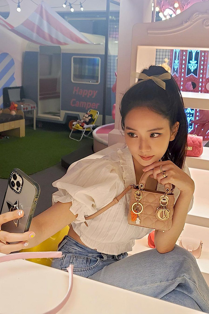 Micro Lady Dior Bag Dark Pink Metallic Canvas Embroidered with Multicolor Crystals เกรดใช้งานสลับใบจริงได้ เทพออริจินอล เป็นรุ่นสั่งทำพิเศษ ภาพสินค้าถ่ายจากงานขายจริงใช้งานต่างประเทศได้