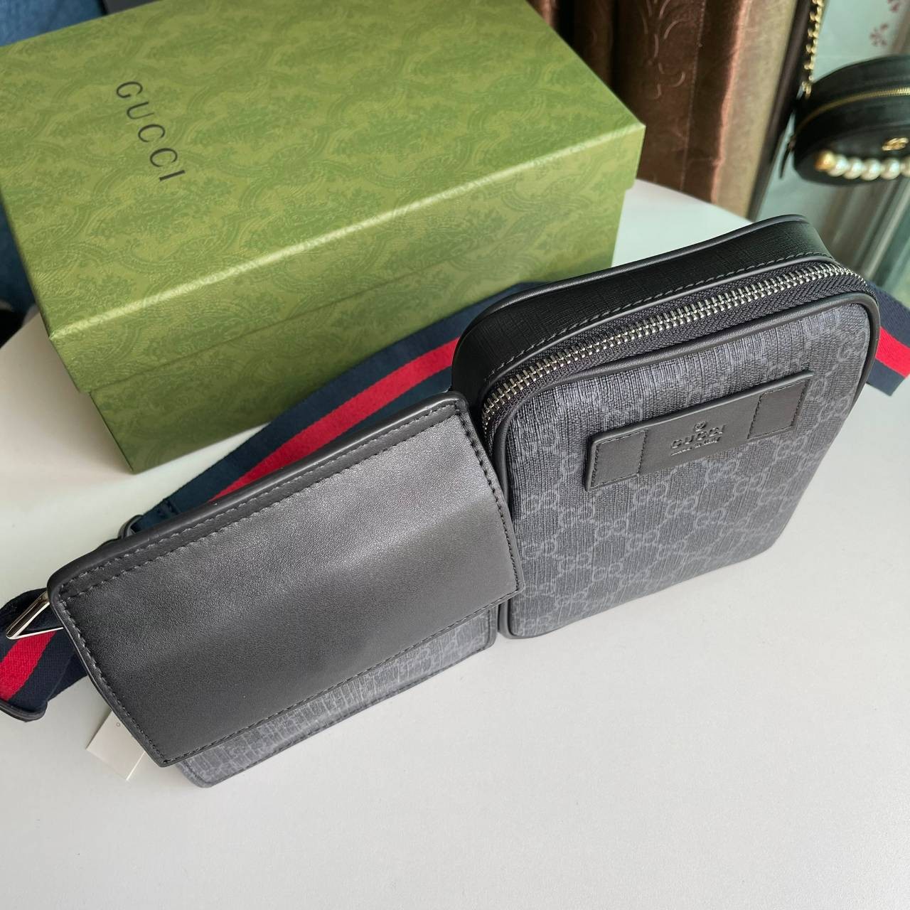 หนังแท้ Gucci GG Supreme belt bag - Neutrals A two-pouch belt bag in GG Supreme canvas with black leather trims. กระเป๋าคาดอก/คาดเอว อีกรุ่นหนึ่งที่หลายคนตามหา งานออริสวยมาก ทำจากหนังแท้ สามารถใช้ได้ทั้งผู้ชายแล้วก็ผู้หญิงสามารถคาดเอวหรือคาดอกก็ได้ พร้อมส