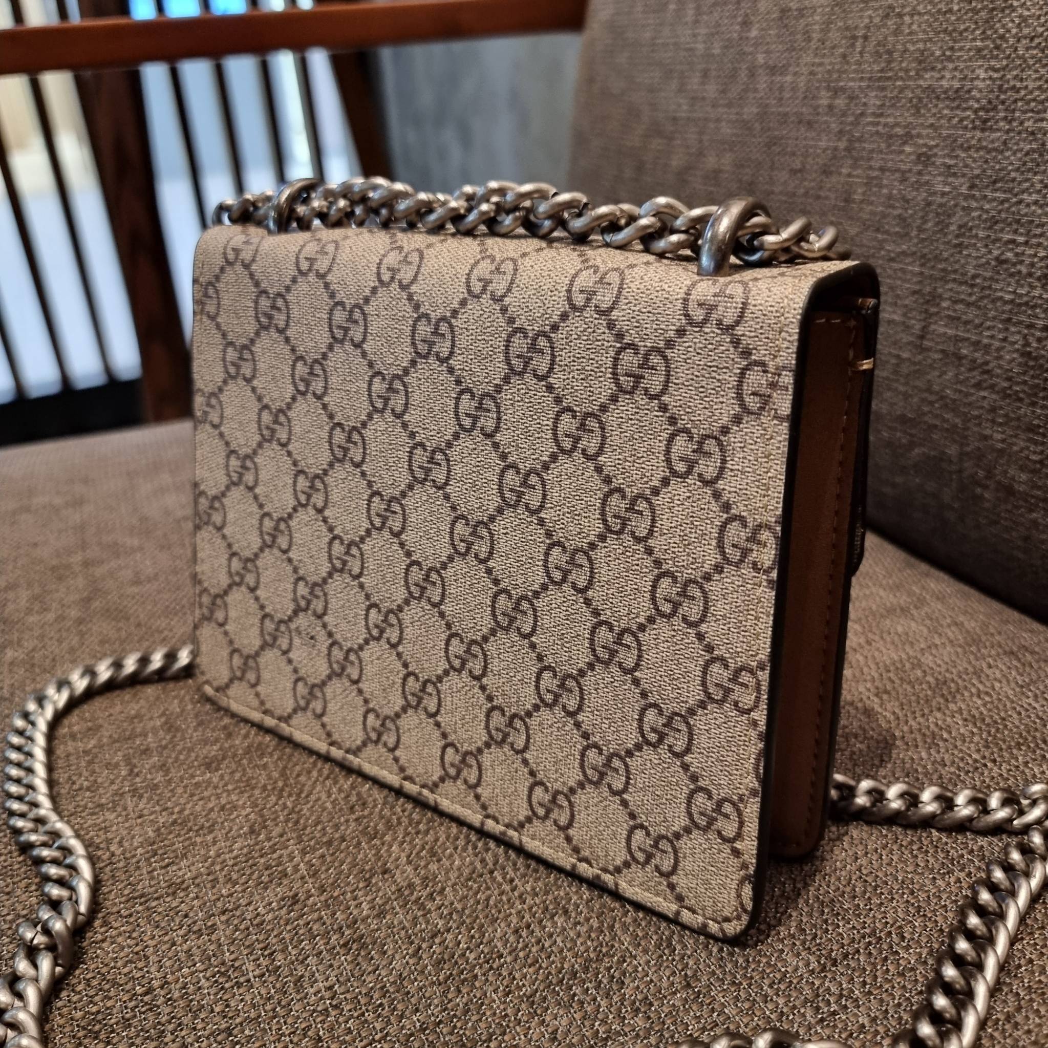 Gucci Mini Dionysus GG Shoulder Bag น้องมินิ ไซส์เล็กสุดเลิศ จัดให้แล้วจ้า!! ฮอตสุดไม่มีใครเกิน สวยจริงไม่ทิพย์!! GC CROSSBODY BAG WITH GWP สุดคุ้มกับกระเป๋าสะพายรุ่นที่สาวๆต้องไม่พลาด!! ดึงดูดและสะกดสายตาด้วยอะไหล่ดีเทลหรูรูปหัวสิงโต วัสดุหนังแคนวาส ทนทา