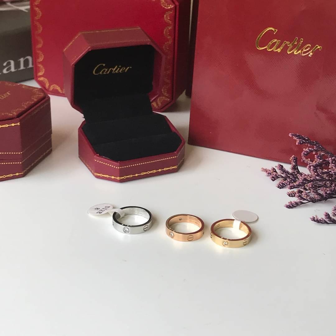 Cartier Rings แหวนรุ่นมีเพชร ภาพถ่ายจากงานจริง วัสดุคุณภาพดี ไม่ลอกไม่ดำ งานปั้มครบตามรูปเลยค่ะ