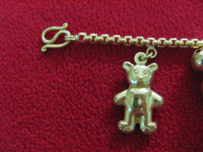 สินค้าหมดค่ะ สร้อยข้อมือทองเหลือง+จี้หมีน้อยค่ะ