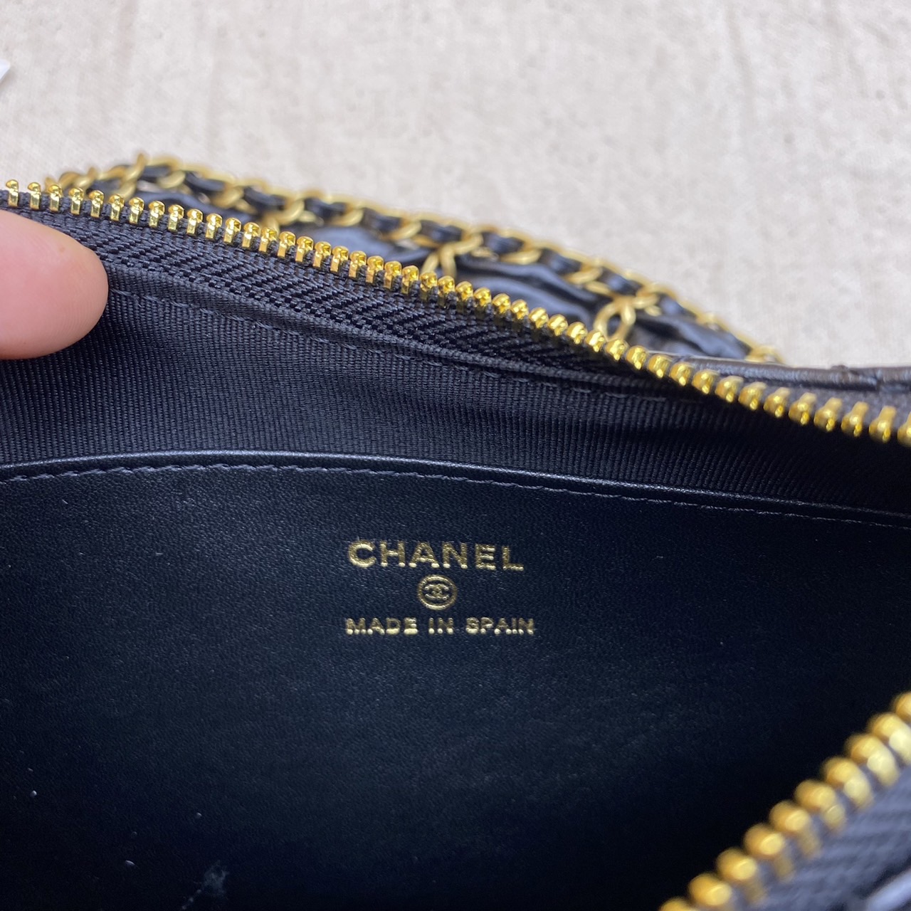 CHANEL 23K HOBO small 21cm ออริสลับแท้ ใช้งานต่างประเทศได้ งานเกรดหนังสวย อะไหล่ทองสวยหรู กระเป๋าสะพายทรงโฮโบ มี 2 ขนาดกำลังสวย ดีไซน์ใหม่ 2023