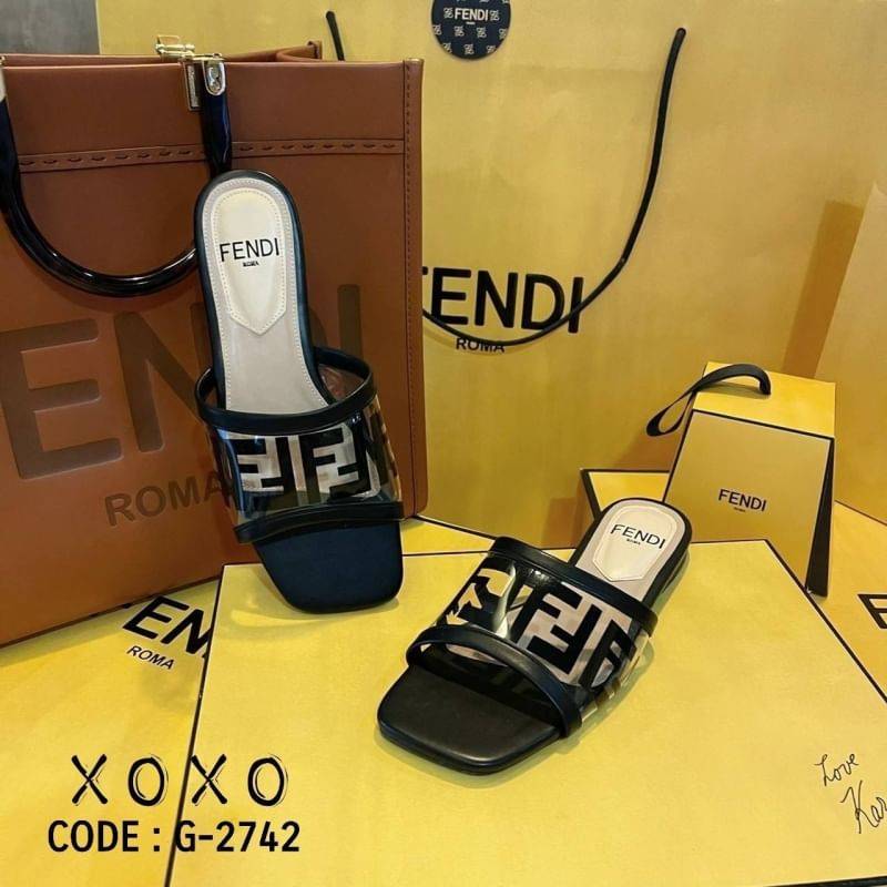 FENDI SANDALS แตะ ชนช้อป สวย แปะมาก แมทส์ชุดง่าย วัสดุด้านบนคาดพลาสติก สกีนแบรนด์
