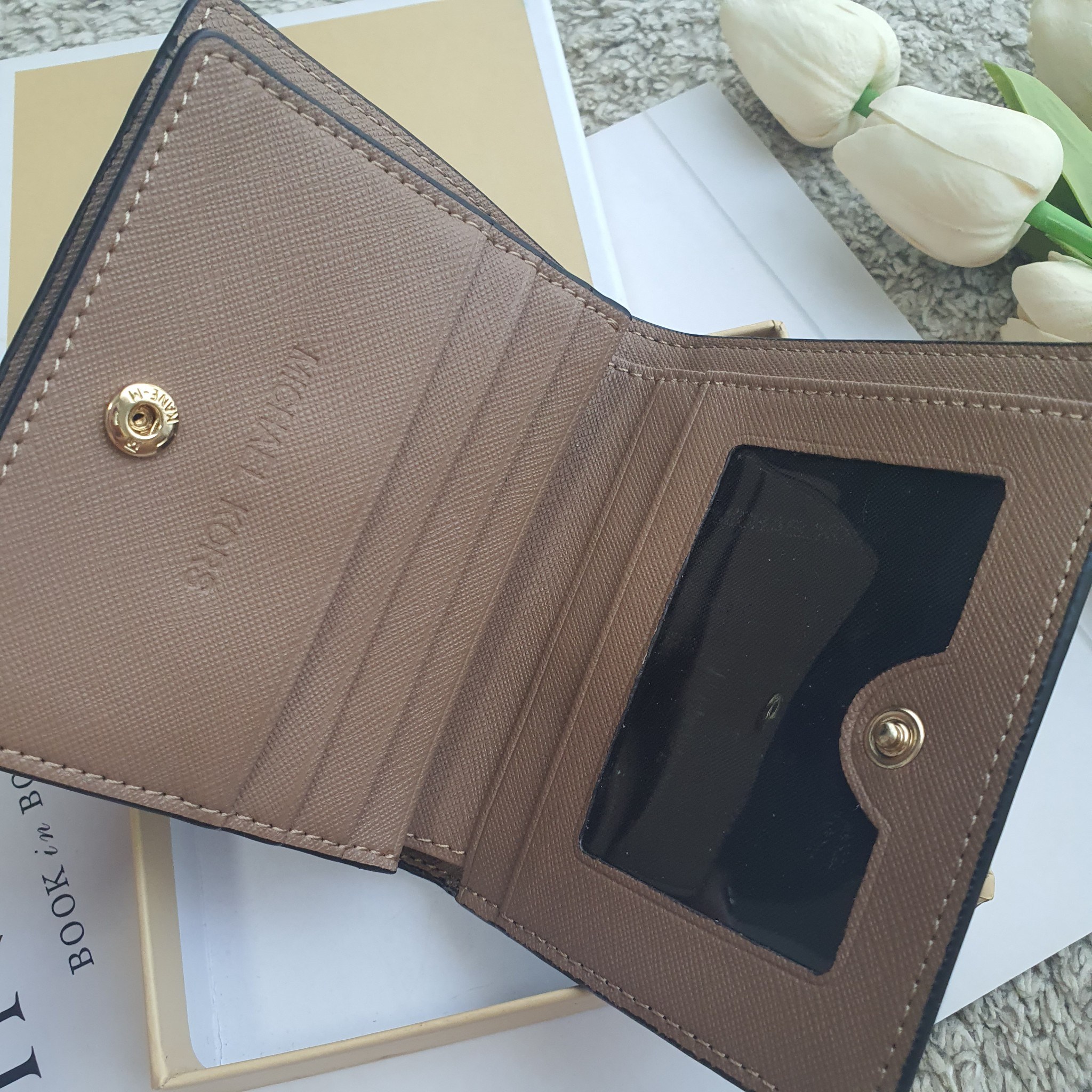 MICHEAL KORS SMALL WALLET กระเป๋าสตางค์สุดคลาสสิค ขนาดกระทัดรัดเหมาะกับการพกพา