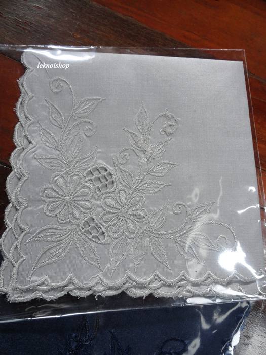 ผ้าเช็ดหน้าผ้าไหมปักลาดดอกไม้ TE 00060