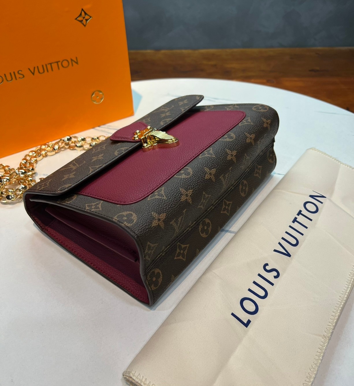 หนังแท้ LOUIS VUITTON VICTOIRE BAG พร้อมส่งที่ไทย