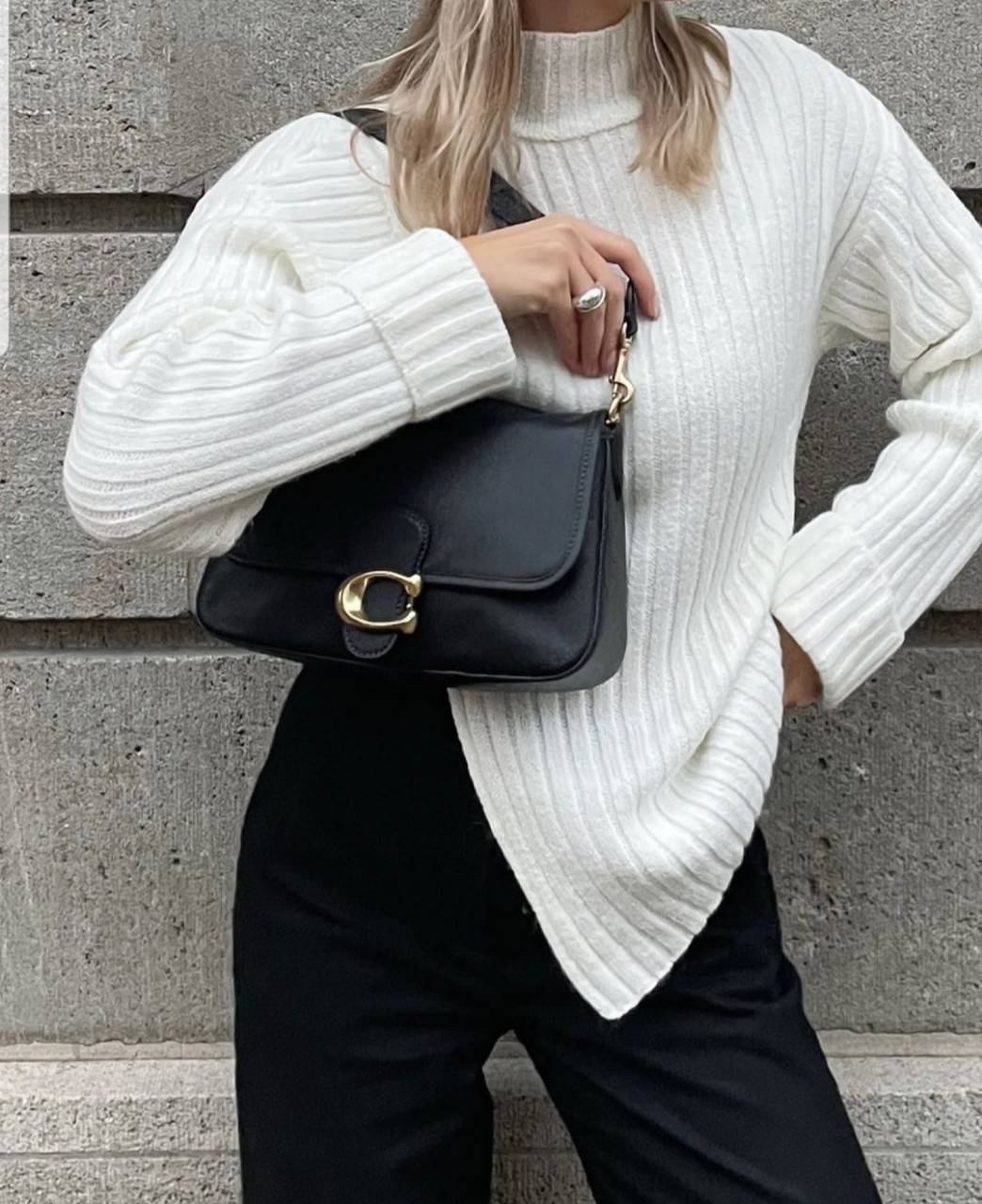 COACH SOFT TABBY SHOULDER BAG (C4823//C5261) กระเป๋าถือ กระเป๋าสะพาย ที่ใครๆก็เข้าถึงได้ หรูหรา คลาสสิค ลุคเรียบร้อย แต่ความสวยไม่น้อย! ดาเมจความลุคผู้ดีรุนแรงมาก!!เกินต้าน!!// วัสดุหนังแท้ทั้งใบ หนังเรียบ หนังนิ่มมากๆ อยู่ทรงสวยมากๆด้วย// ด้านในโล่งกว้าง