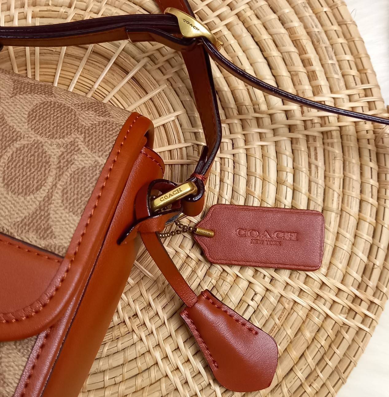 OUTLET 】COACH STUDIO SHOULDER BAG IN SIGNATURE CANVAS (COACH C6639) โอ้โห!! ตลึงเลย สวยฟาดมากๆเทอ!! 🌺ห้ามพลาดนะยูวว🤩รุ่นคลาสสิค เรียบหรู ดูแพงสุดๆ //พร้อมส่งก่อนใคร ยังไม่มีในช็อปไทยนะยูวว😘//กระเป๋าสะพาย คลอสบอดี ดีไซน์เฉียบ สายปรั